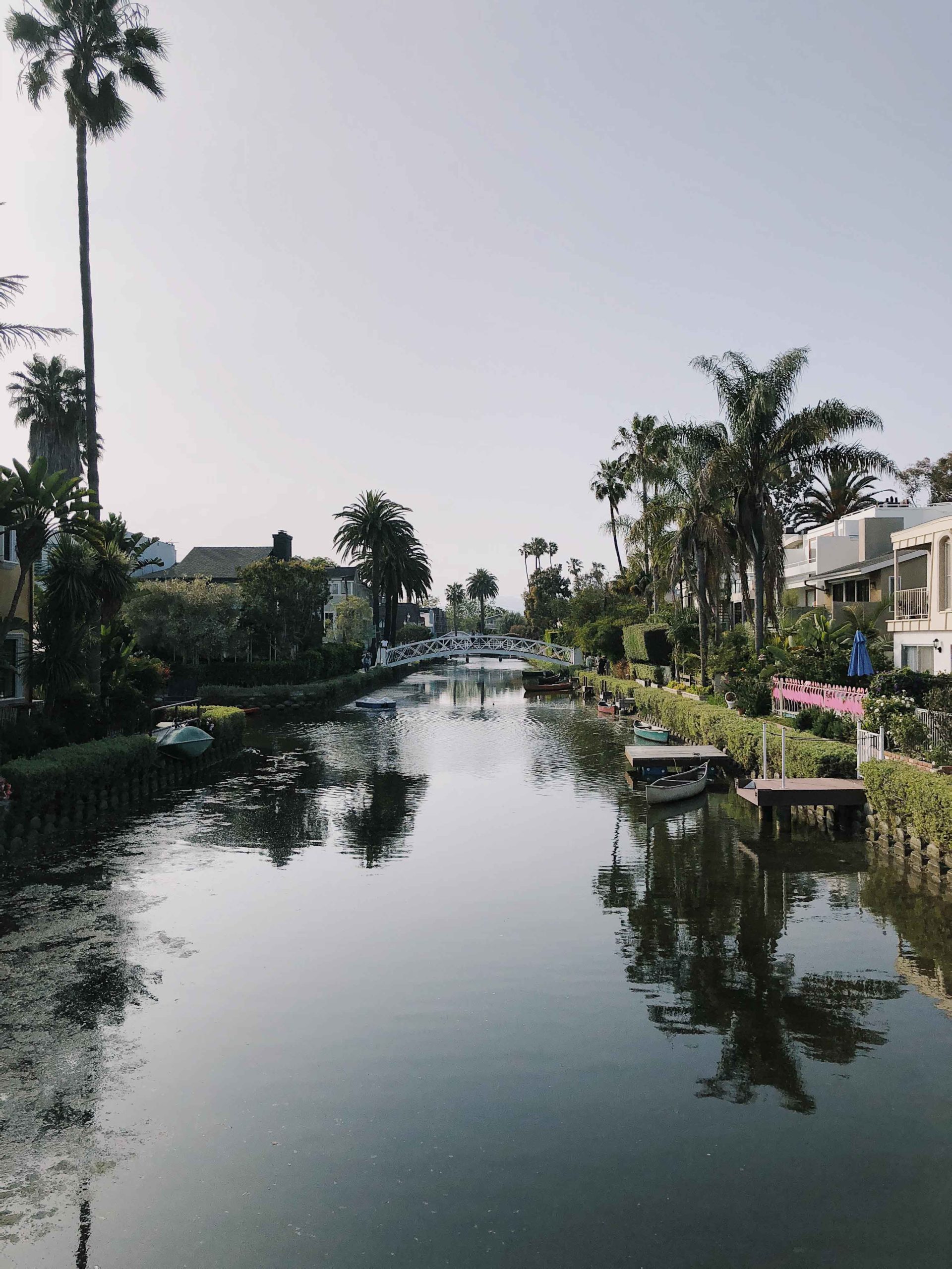 Venice Canals - Visit Venice Beach Venice Beach Inspiration by French fashion blogger julia comil in Los Angeles