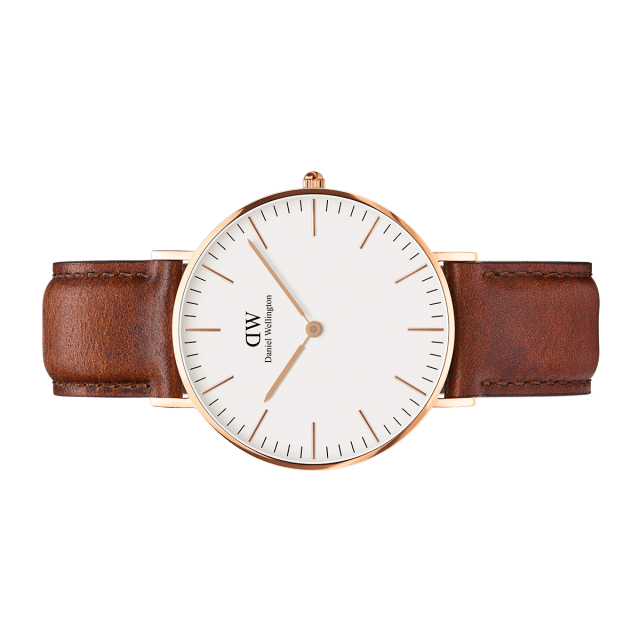 Review of the new classic black watch from Daniel Wellington, check it out and enjoy 15% off on Houseofcomil.com. Click read more or pin to save for later.