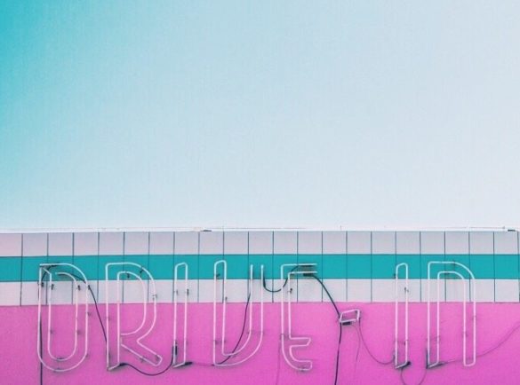 California Dreaming mural - Pink and Blue hues: Inspirations from Los Angeles - More on Houseofcomil.com