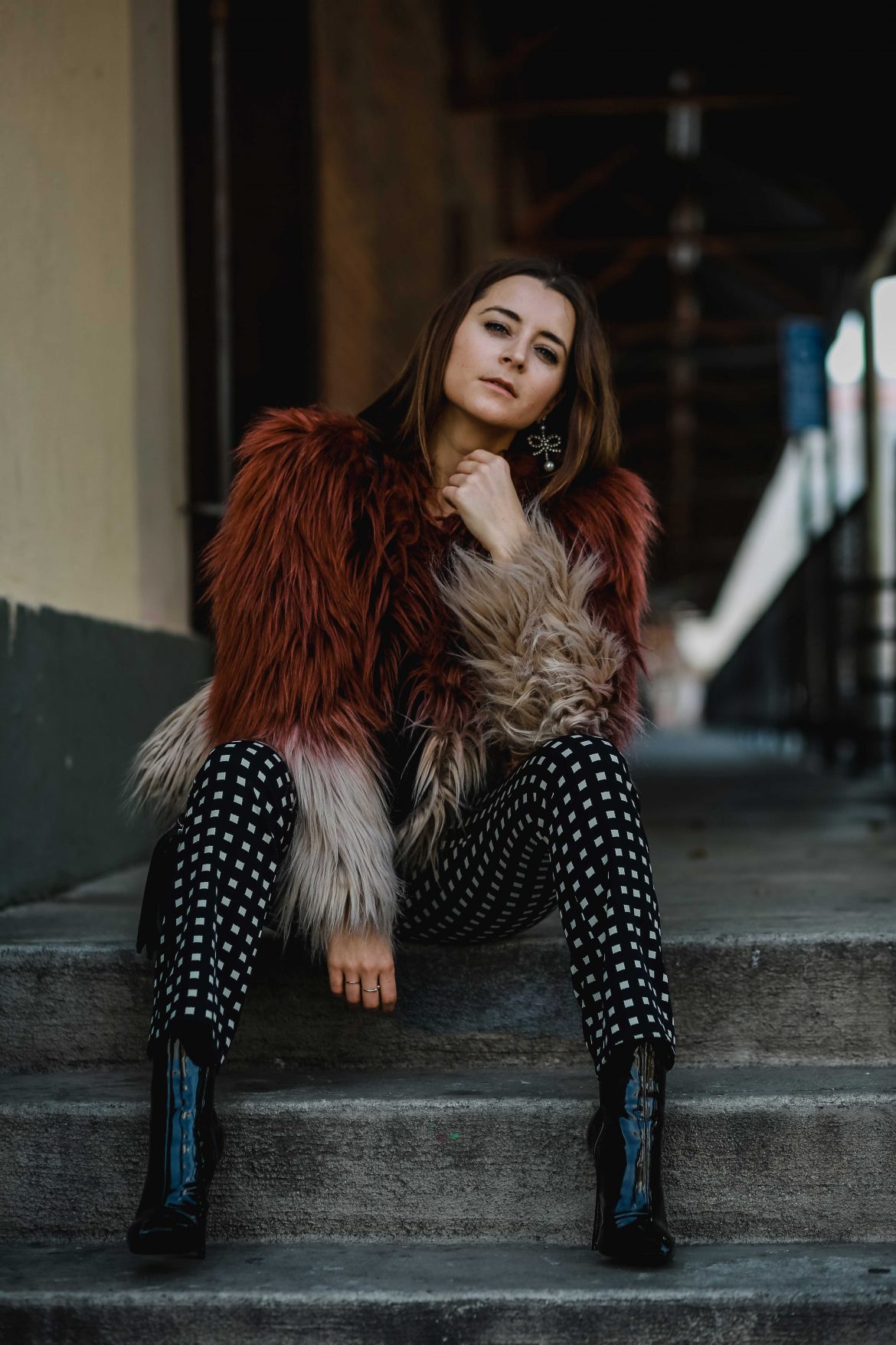 Winter trend: Faux Fur coat, vinyl boots and or vinyl pants. House of Comil is a Fashion and Lifestyle blog edited by Julia Comil, A French Fashion Blogger in Los Angeles