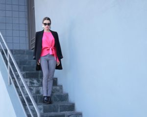 How to style the oversized blazer? 3 outfit ideas with the long black blazer for Womens from DSTLD. Get 20% off at DSTLD - more info on House of Comil - Fashion style blog by the French Fashion Blogger Julia Comil based in Los Angeles 