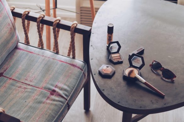 Burts'Bees A clean beauty brand available at any US drugstore - 5 best USA cosmetic brands: French girls can be envious about! Discover the clean beauty brands loved by the French blogger Julia Comil