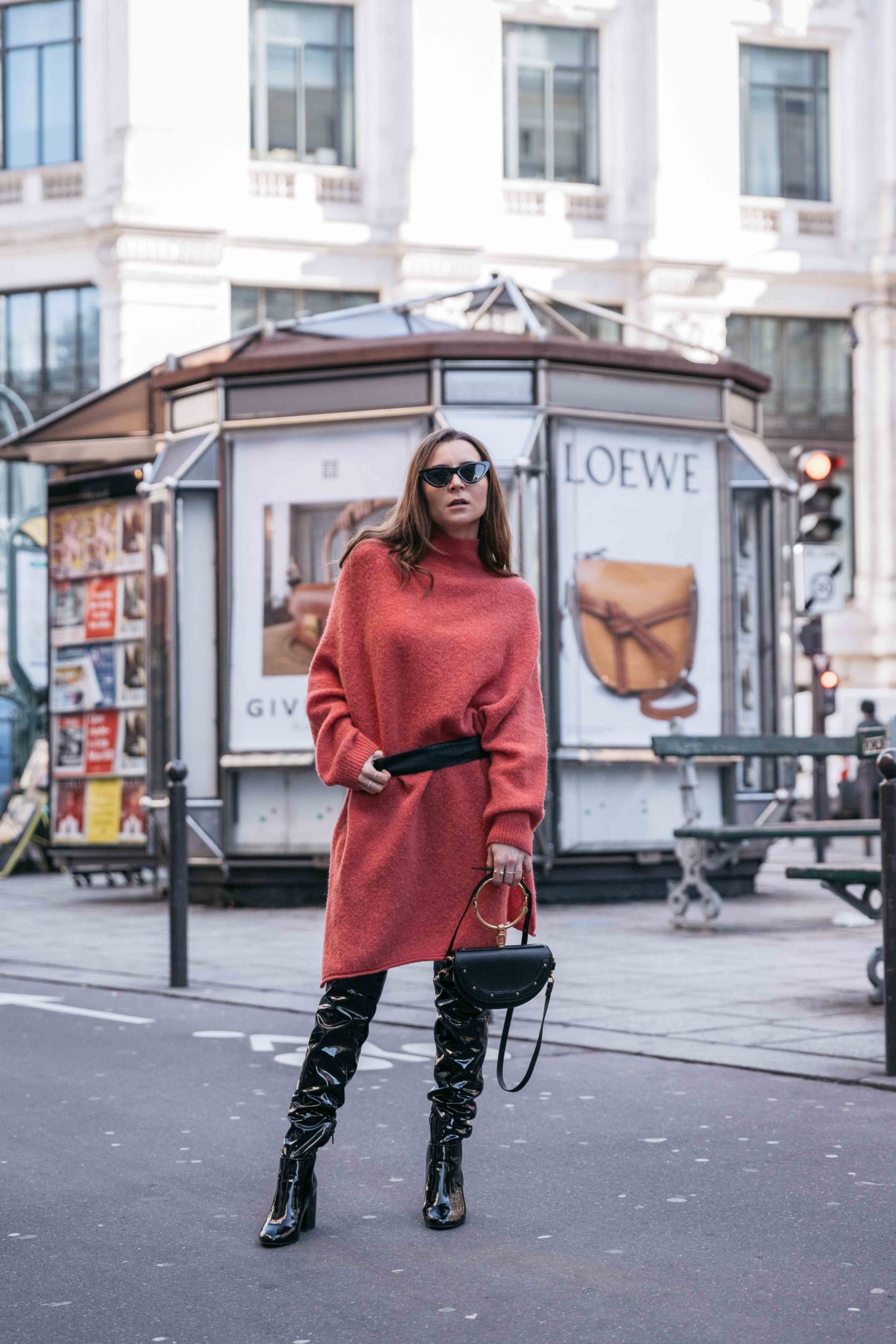 Best Street Style Paris Fashion Week Mars 2018 of Julia Comil / French Fashion Blogger in Los Angeles - Outfit for Ingie Paris Paris Fall Winter 2018 2019 show - Suistudio Mint Teddy Coat -Orange sweater dress by American Vintage - Patent Over The Knee Boots