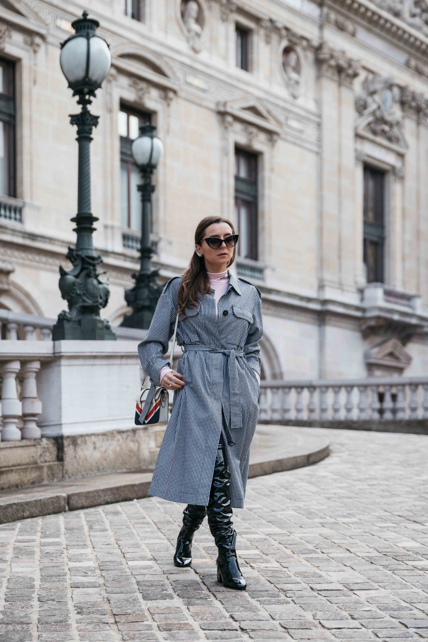 Best Street Style Paris Fashion Week Mars 2018 of Julia Comil / French Fashion Blogger in Los Angeles - Outfit for Leonard Paris Fall Winter 2018 2019 show - gingham spring coat by Mo&Co - Patent over the knee boots by Aldo - Strathberry bag - Shot in Paris Palais Garnier