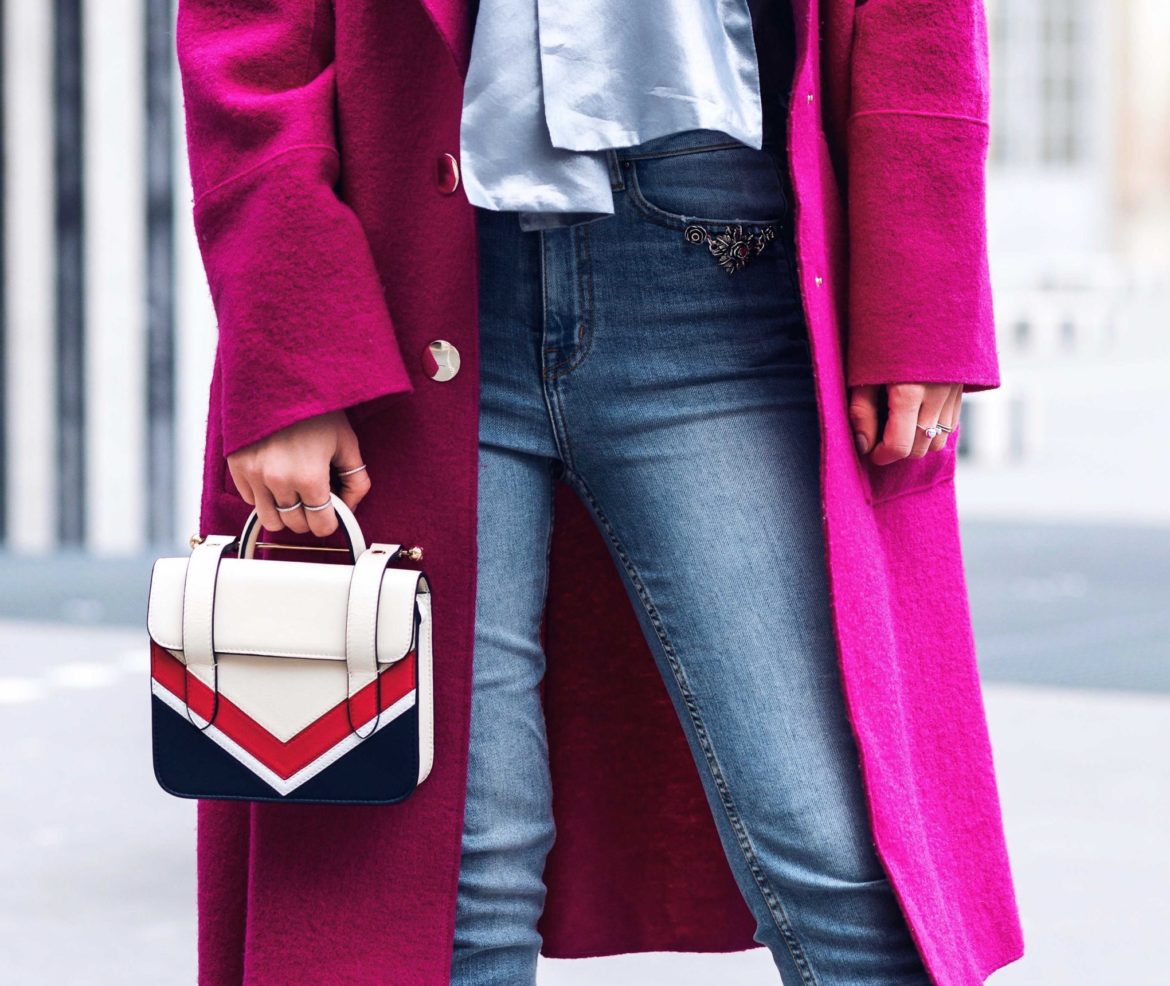 Best Street Style Paris Fashion Week Mars 2018 of Julia Comil / French Fashion Blogger in Los Angeles - Outfit for John Galliano Fall Winter 2018 2019 show - Pink Tara Jarmon Coat and Blouse - Strathberry Bag - The Kooples Denim