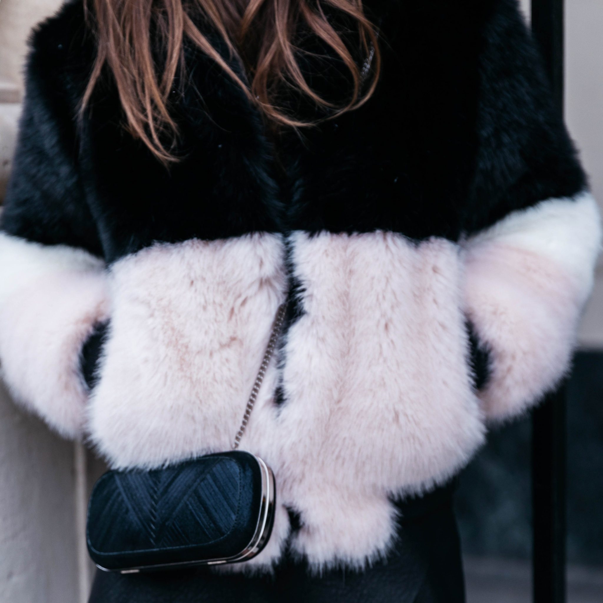 Best Street Style Paris Fashion Week Mars 2018 of Julia Comil / French Fashion Blogger in Los Angeles - Outfit for Victoria Tomas Fall Winter 2018 2019 show - Faux Fur Coat La Seine et Moi - Shoes Ash - Bag Lili Radu