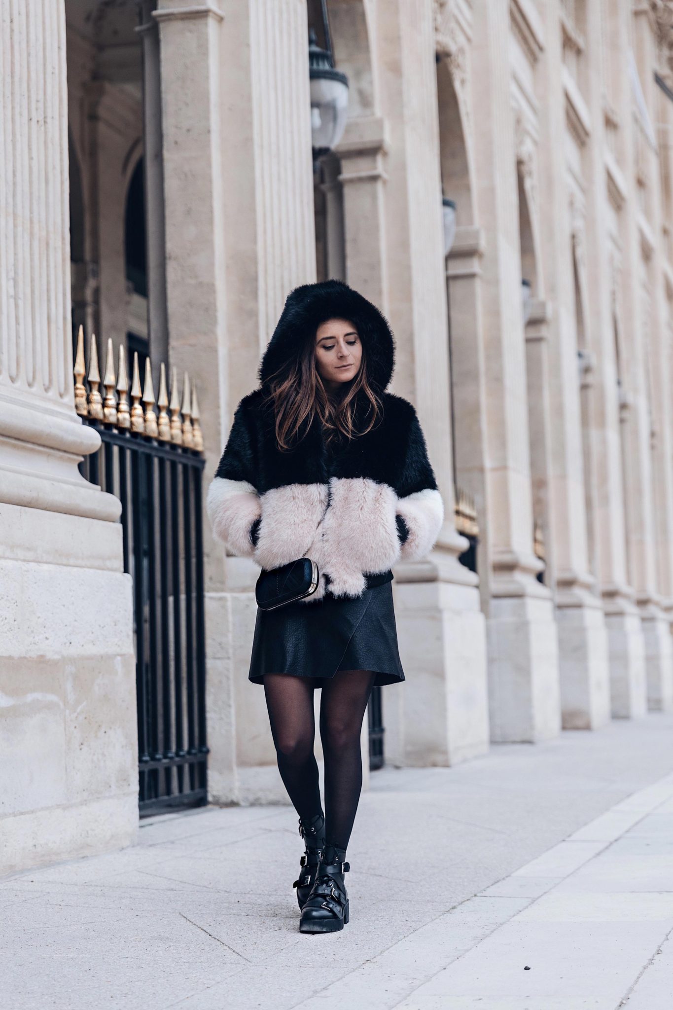 Best Street Style Paris Fashion Week Mars 2018 of Julia Comil / French Fashion Blogger in Los Angeles - Outfit for Victoria Tomas Fall Winter 2018 2019 show - Faux Fur Coat La Seine et Moi - Shoes Ash - Bag Lili Radu