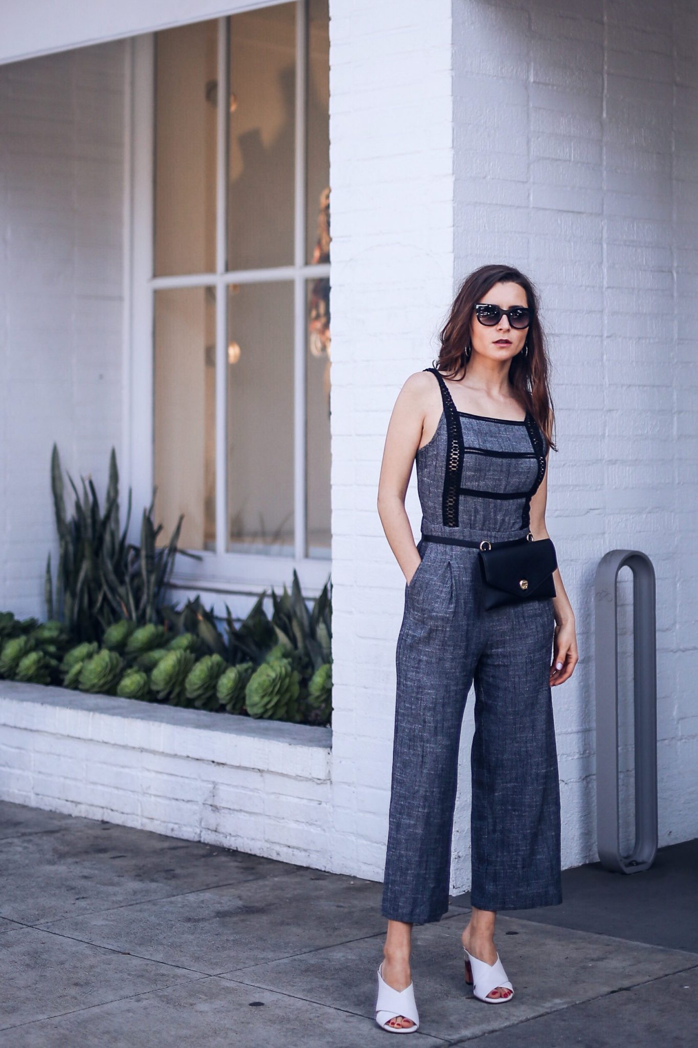 How to wear the belt bag: best belt bags, designer bum bags, fanny packs under $100 - Pin to read later on Houseofcomil.com. Jumpsuit by Moon River