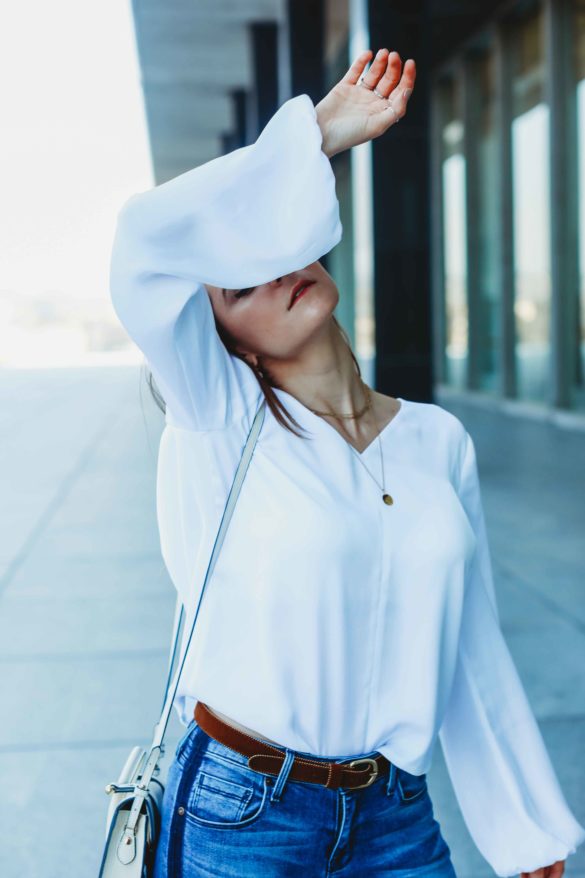 White Blouses for women: the perfect white shirt to work and the feminine blouse. Less than None Greater Than Review on Houseofcomil.com. Perfect gift for mother's day - Mejuri Necklaces