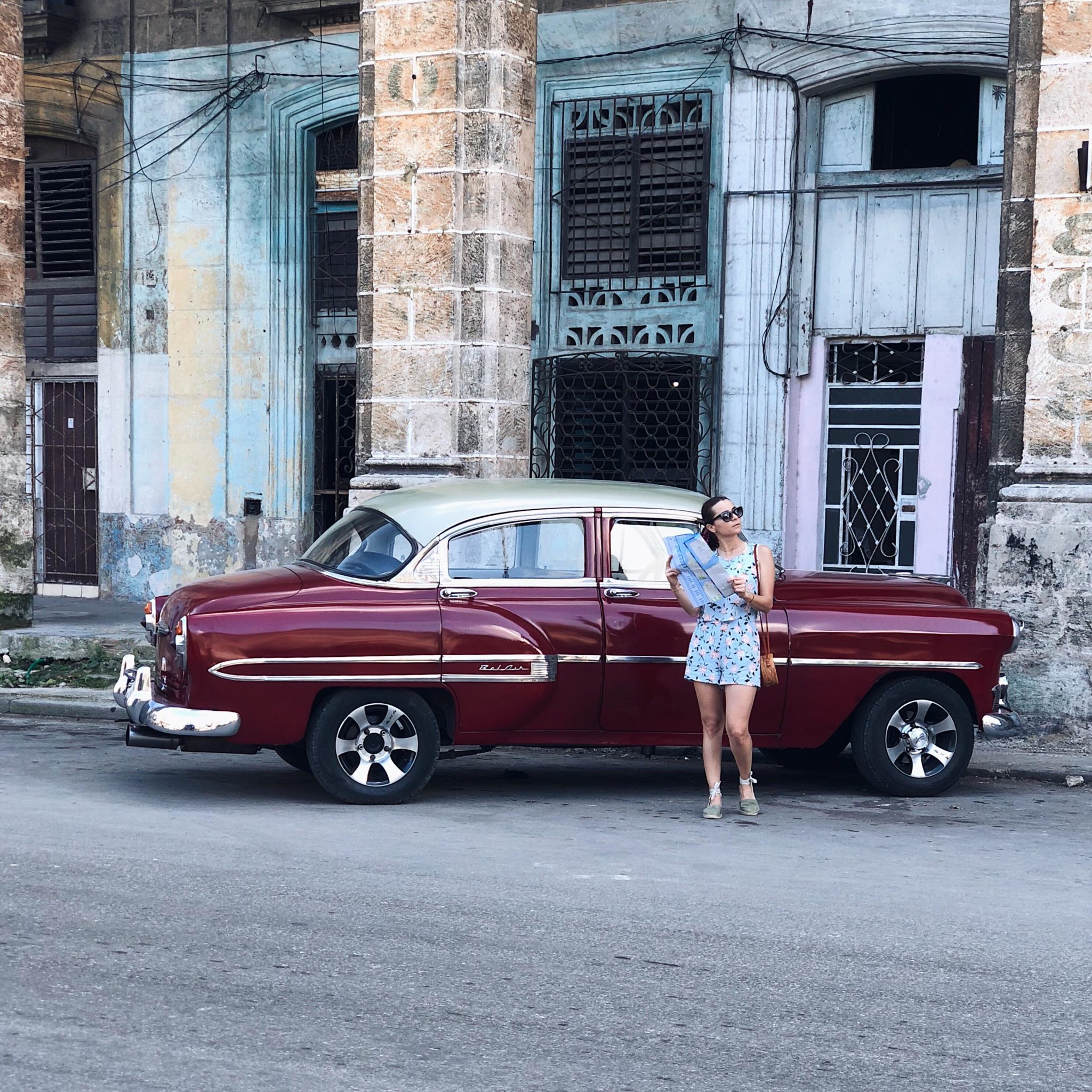 Los in old havana - fashion blogger julia comil - old car - best things to do in cuba