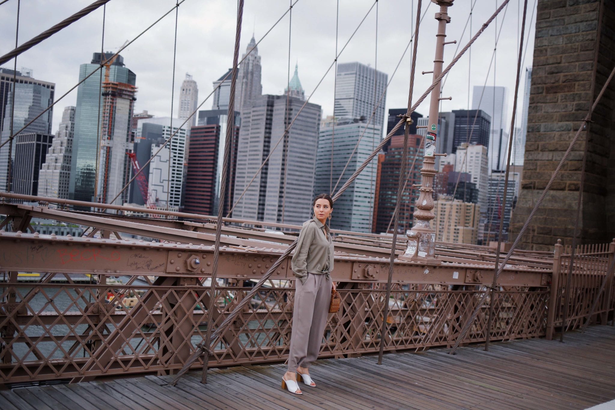 Bogdar Army Effortless Chic Outfit - Shot in New York - Brooklyn Bridge - Featuring Fashion Blogger Julia Comil