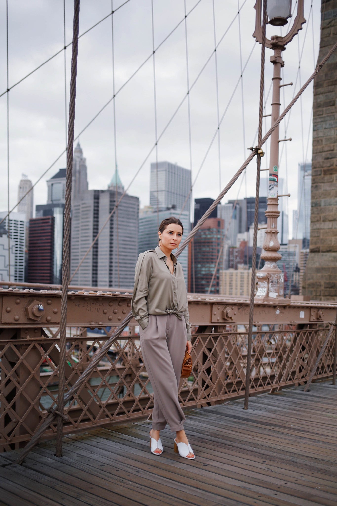 Bogdar Army Effortless Chic Outfit - Shot in New York - Brooklyn Bridge - Featuring Fashion Blogger Julia Comil