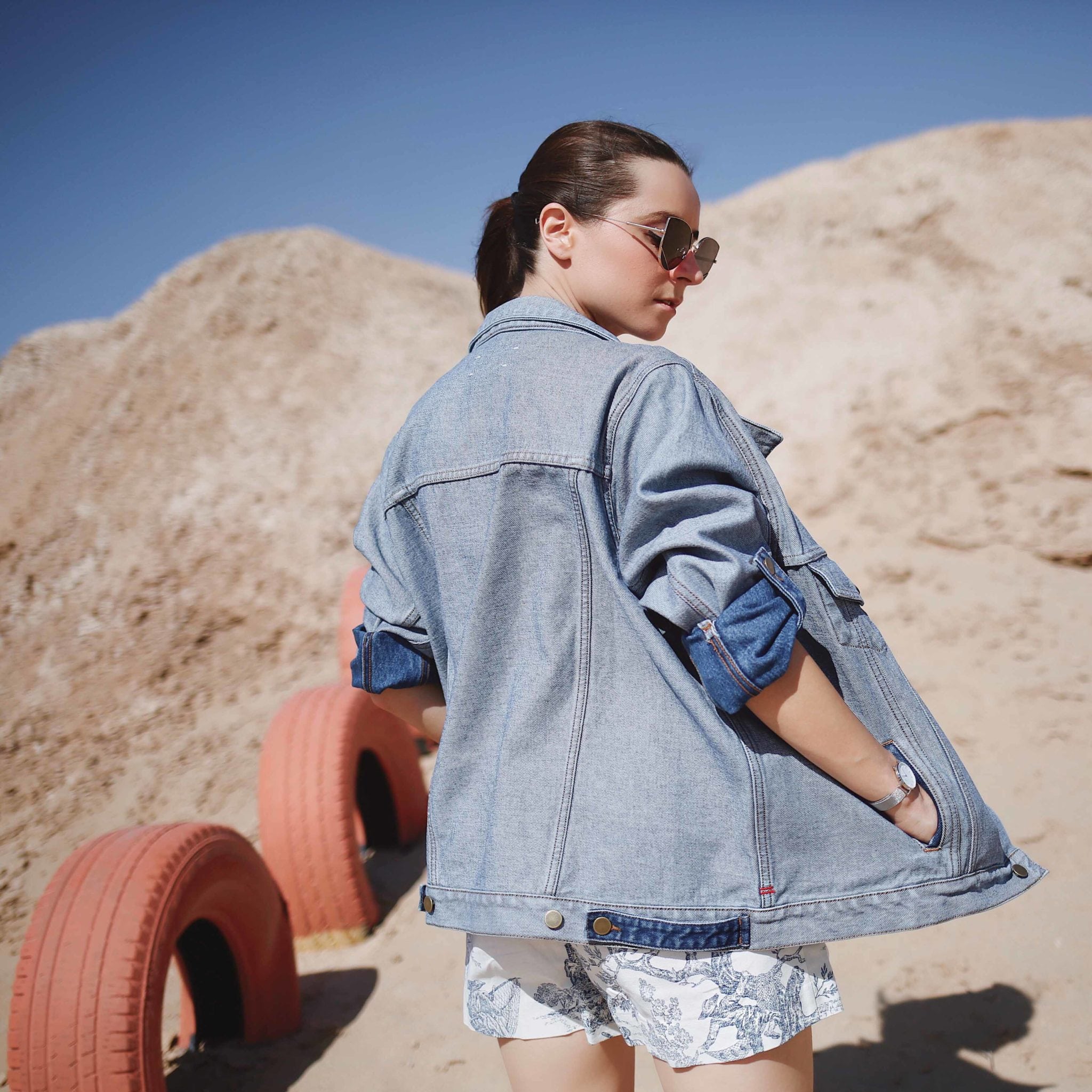 Vest Bonnie Blue Denim: Reversed Oversized Denim Jacket for Woman from the Parisian Label Les Expatries - More about Les Expatries on Houseofcomil.com