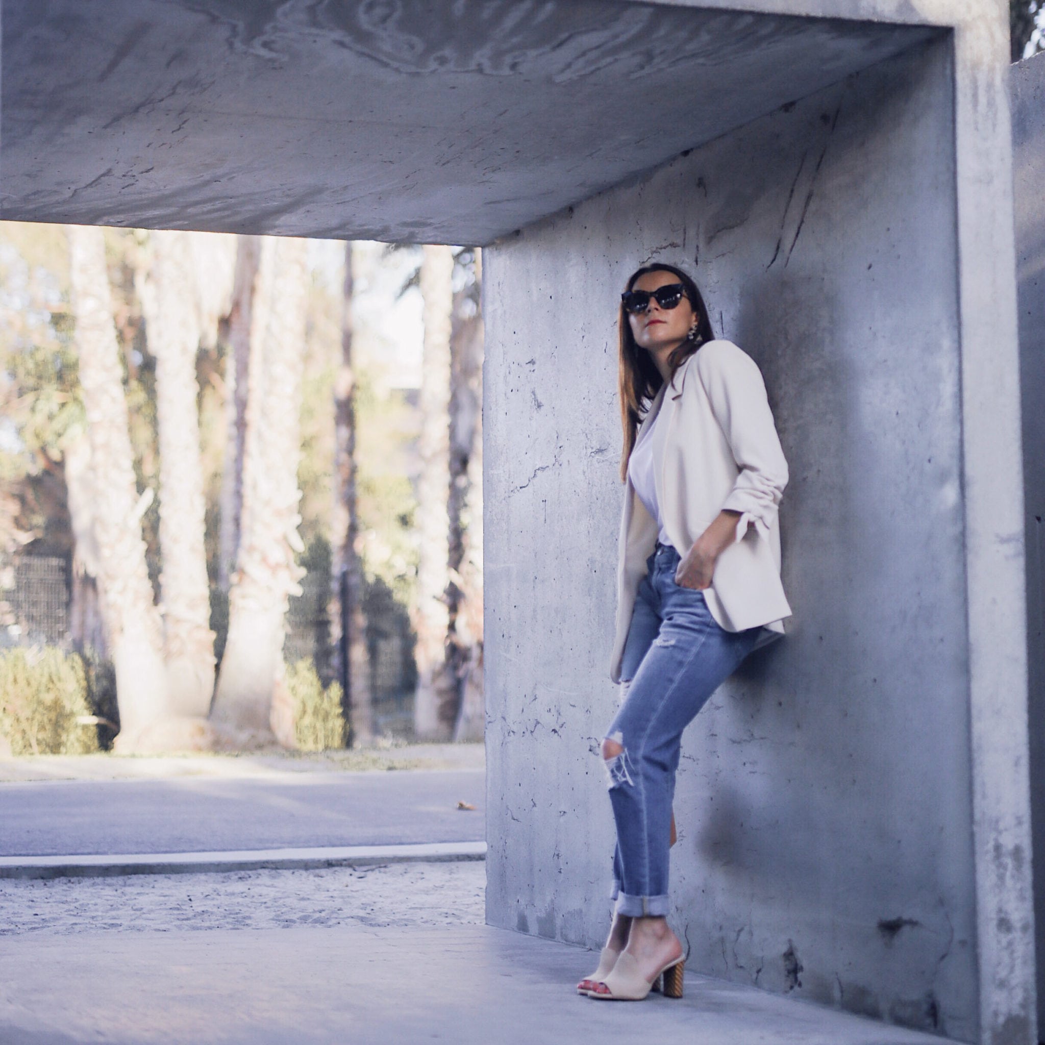 Style upgrade: The Summer blazer for women. Fashion Blogger Julia Comil is wearing a cream summer blazer from River Island. The full look and selection of affordable summer blazers on Houseofcomil.com