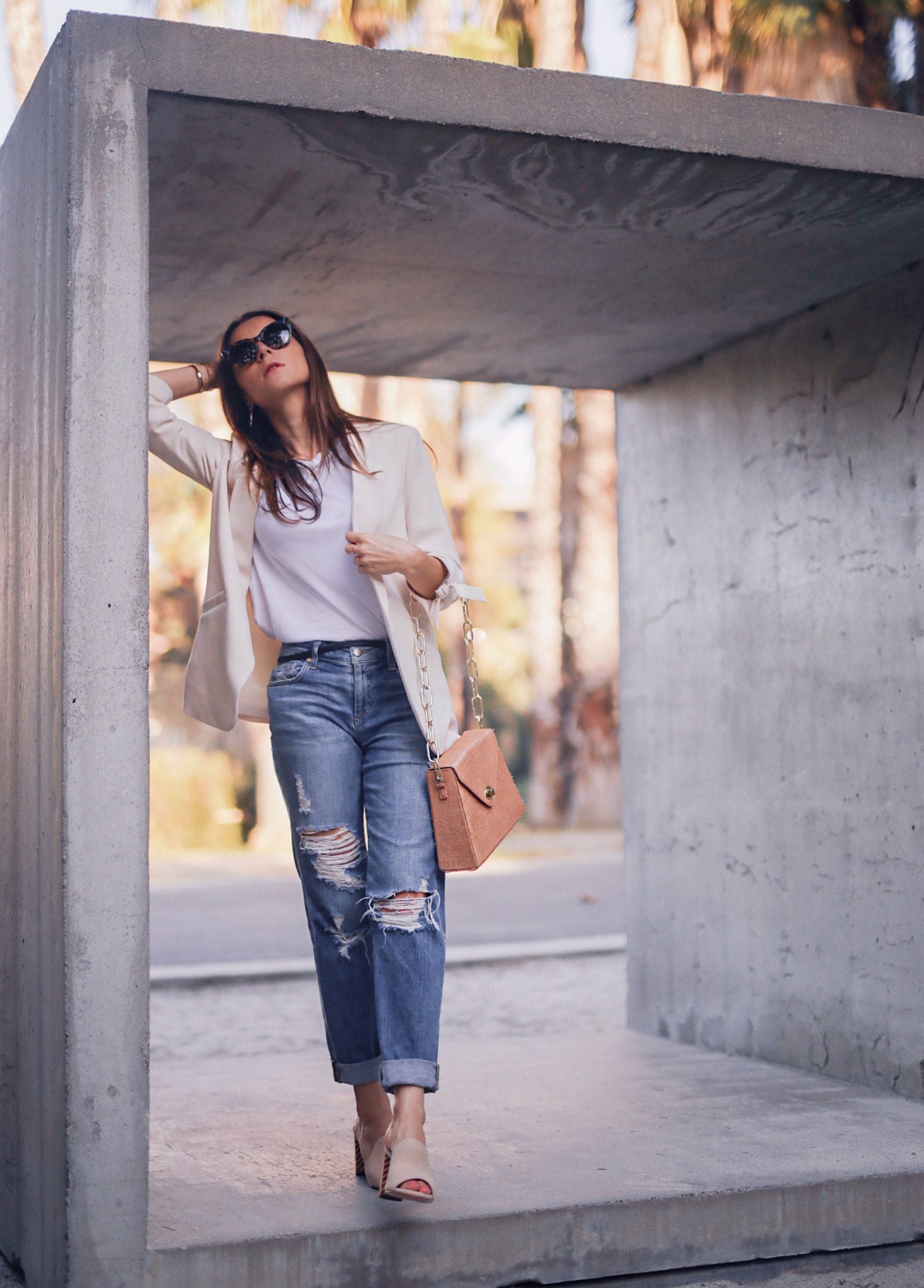 Style upgrade: The Summer blazer for women. Fashion Blogger Julia Comil is wearing a cream summer blazer from River Island. The full look and selection of affordable summer blazers on Houseofcomil.com. Bag by Musier Paris