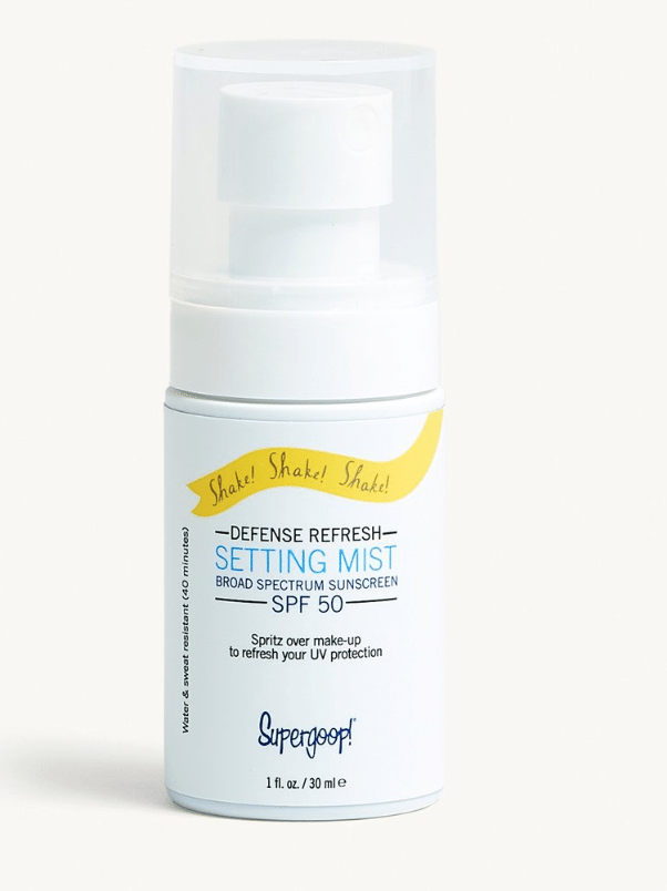 Discover the Best SPF setting spray: makeup setting spray with Kate Somerville, organic sunscreen spray with Coola, face setting mist with Supergoop - more on modersvp.com. On this picture: Supergoop Defense Refresh Setting Mist