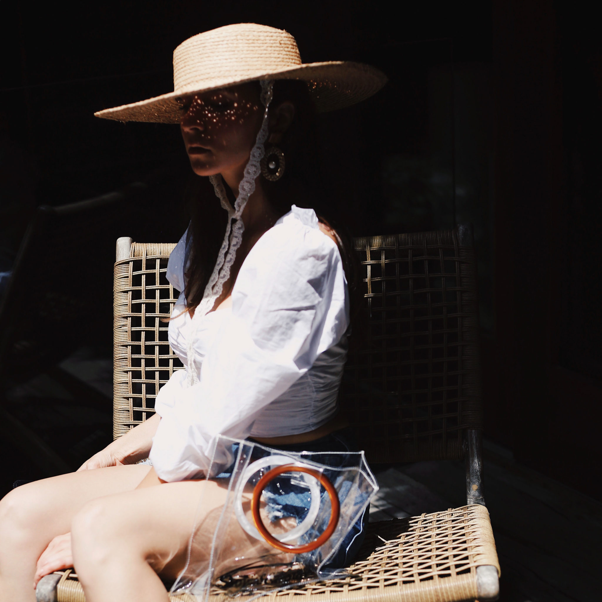 Where to buy trendy accessories that no one has. W concept raffia hat pvc bag and wood earrings - by Julia Comil fashion blogger