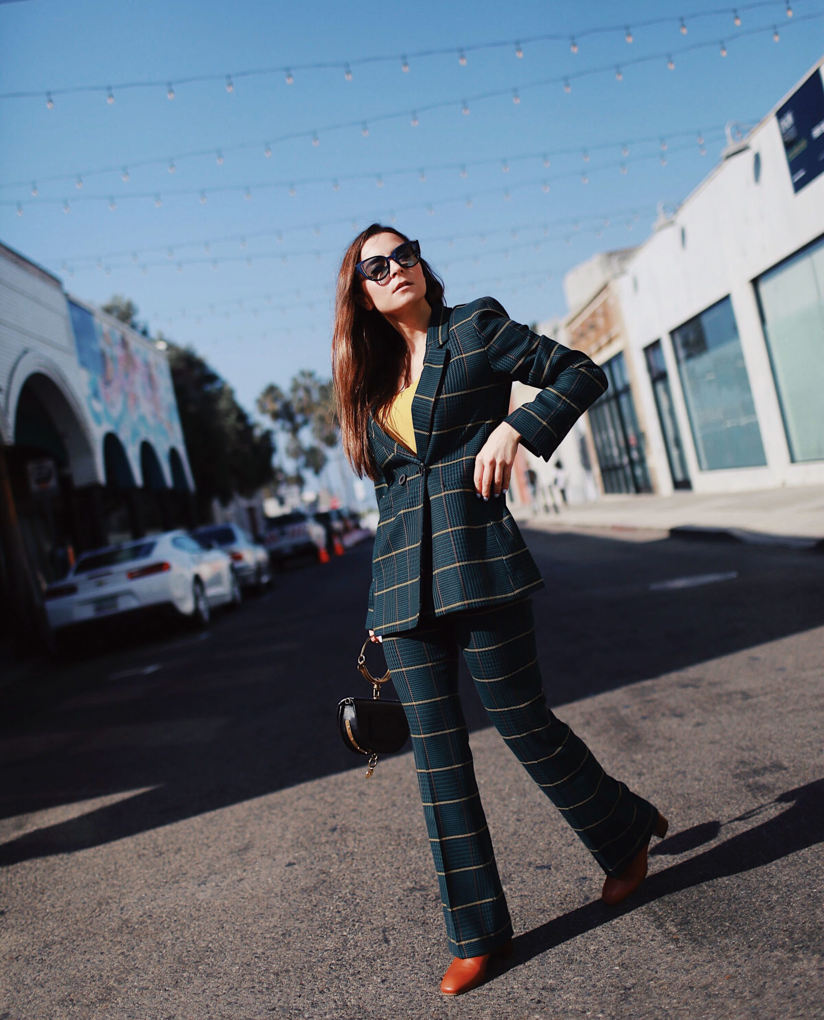 The plaid blazer: Fall must-have piece to wear on repeat. Wearing a plaid blazer by Anine Bing - Fall 2018. More on Houseofcomil.com. Blog by @juliacomil French fashion blogger