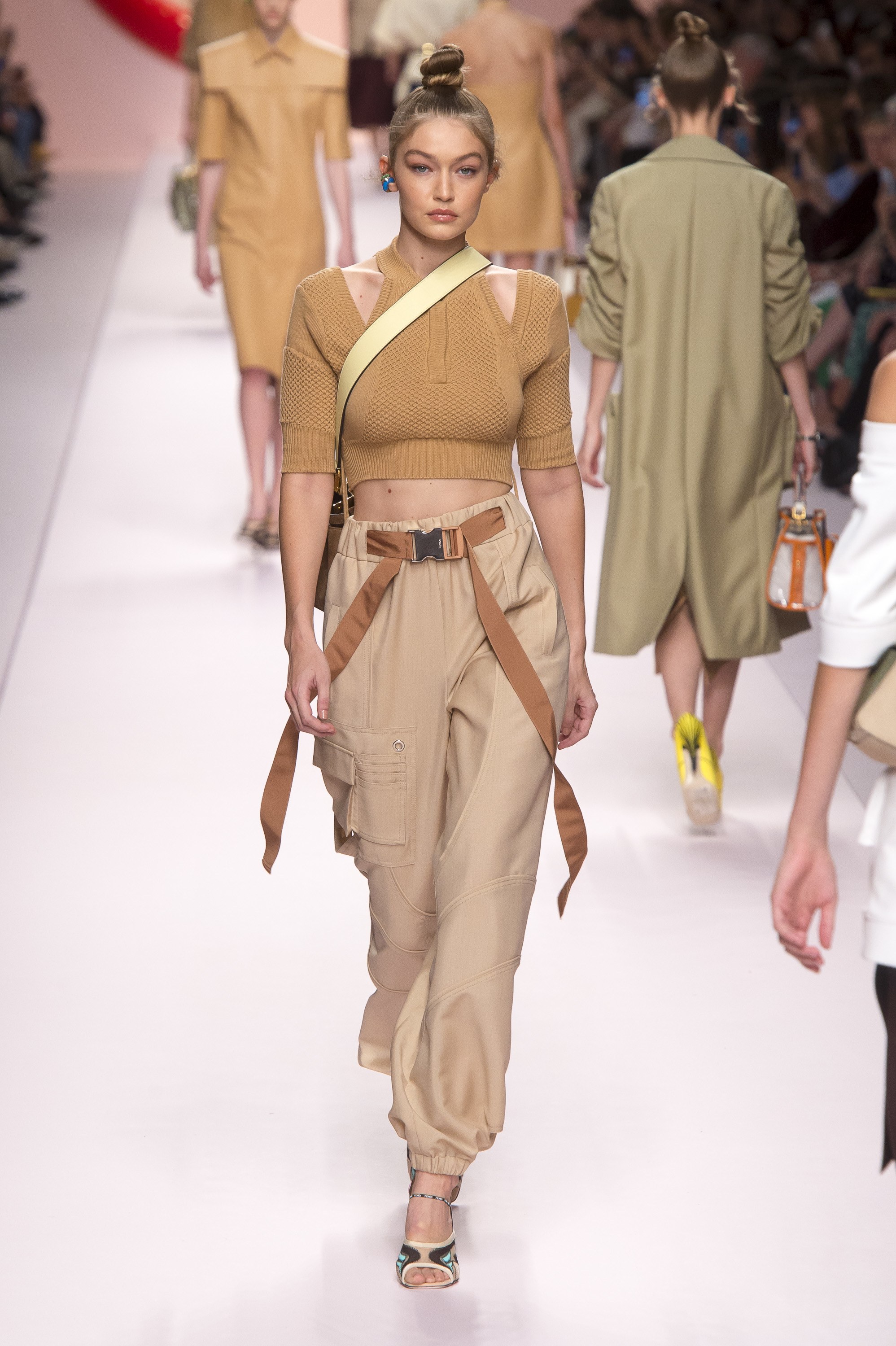 Fendi Spring Summer 2019 Ready To Wear Ready Woman Vogue Runway Beige 