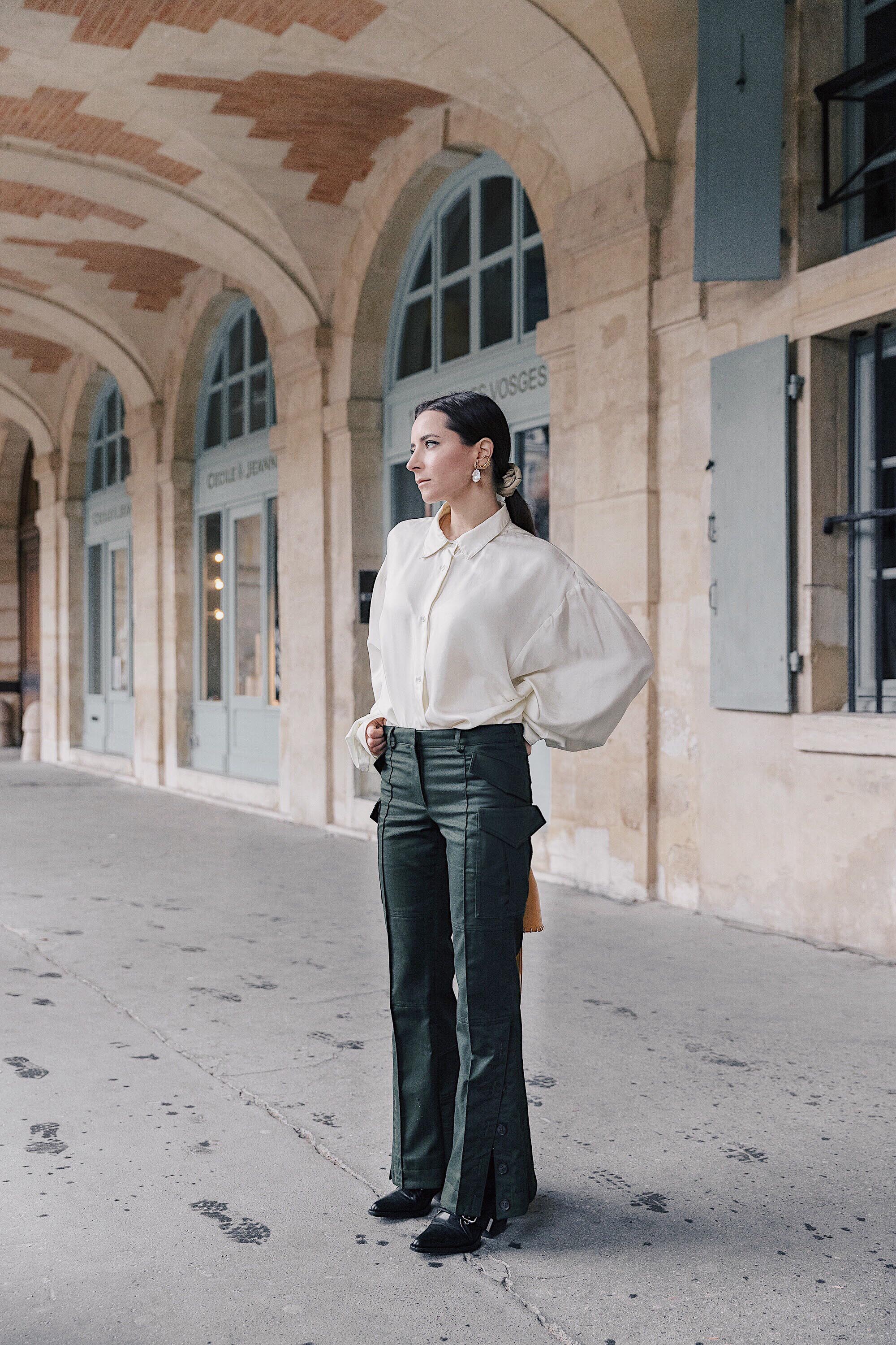 How to style the cargo pants for a business meeting - Julia Comil interviewed by Farfetch - Cargo pants by Rokh - cropped trousers rokh