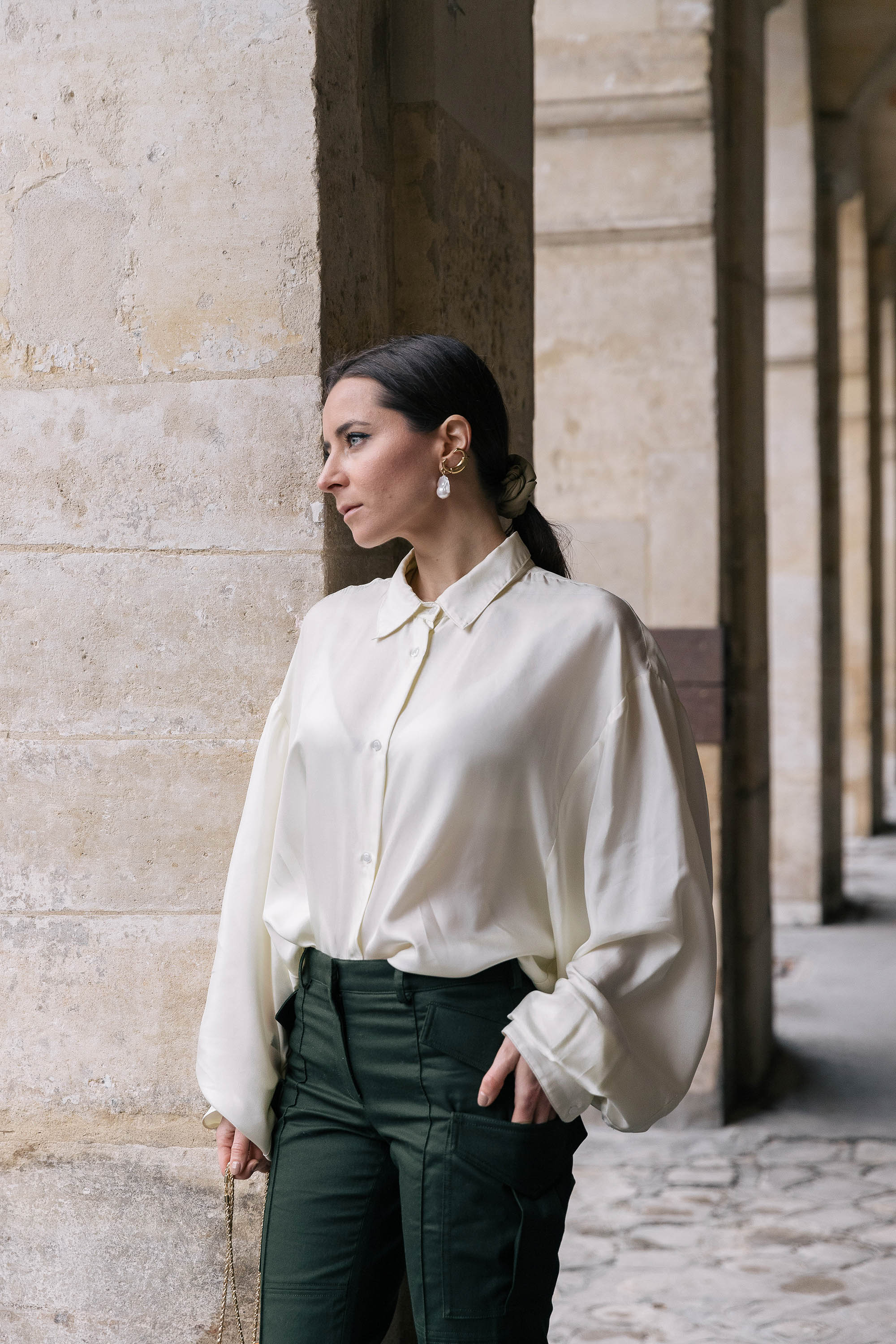 How to style the cargo pants for a business meeting - Julia Comil interviewed by Farfetch - Cargo pants by Rokh - cropped trousers rokh