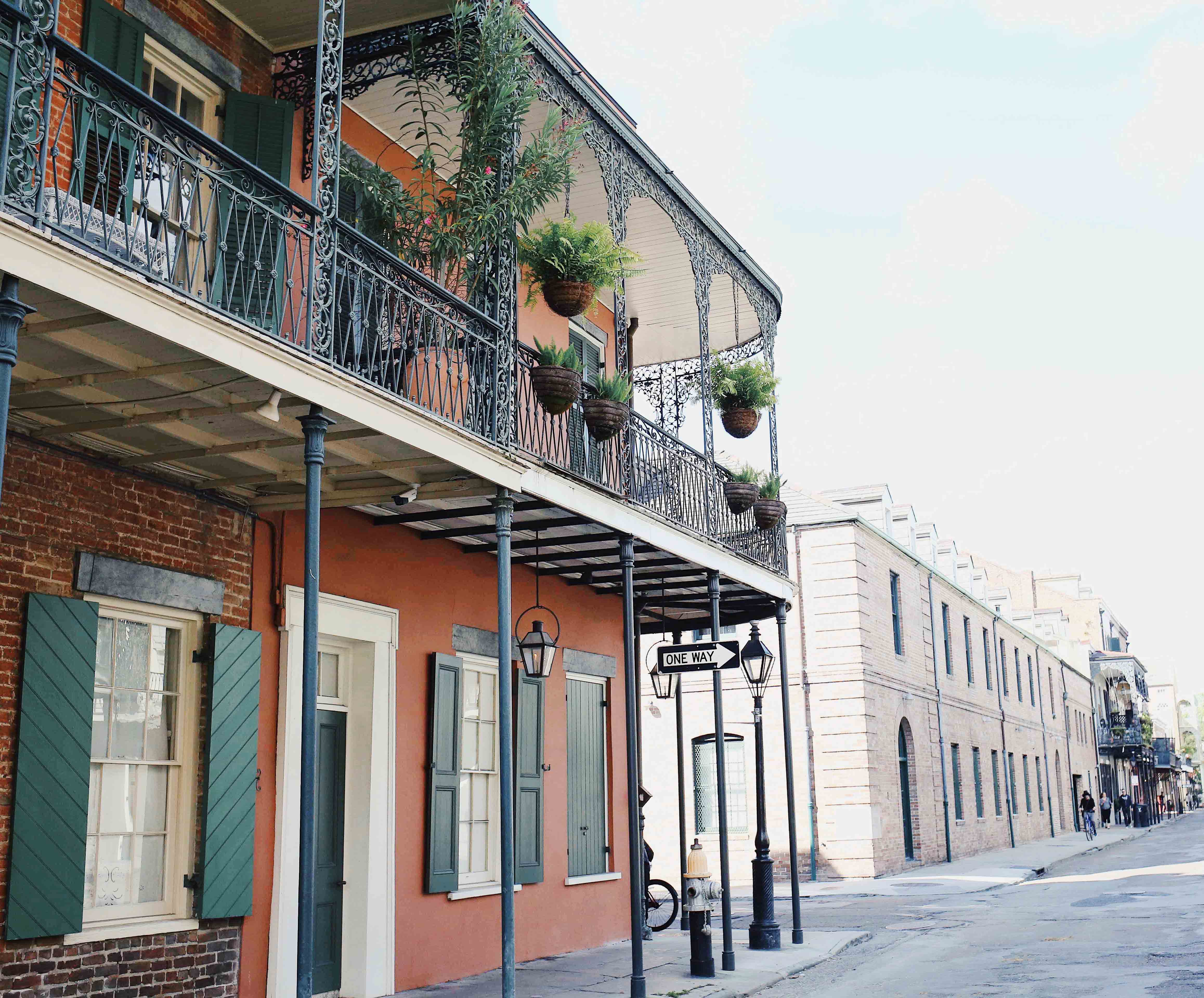 Spanish architecture visit of the French Quarter in New Orleans - Visit of the French Quarter in New Orleans - Horse French Quarter New Orleans Travel Guide - NOLA City guide - by fashion blogger Julia Comil