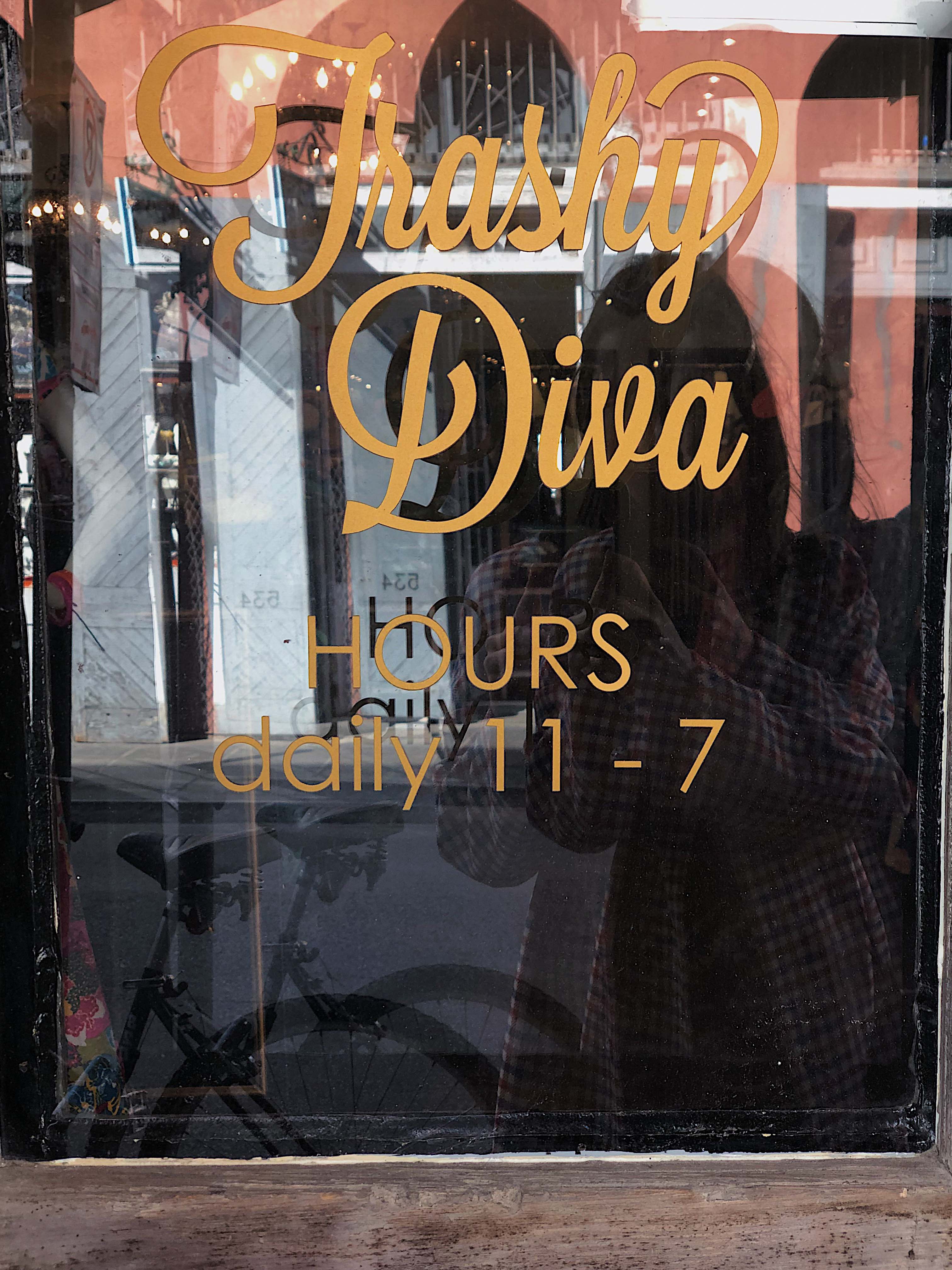 Trashy Diva - Vintage shopping in New Orleans on Royal Street French Quarter - New Orleans Travel Guide - NOLA City guide - by fashion blogger Julia Comil