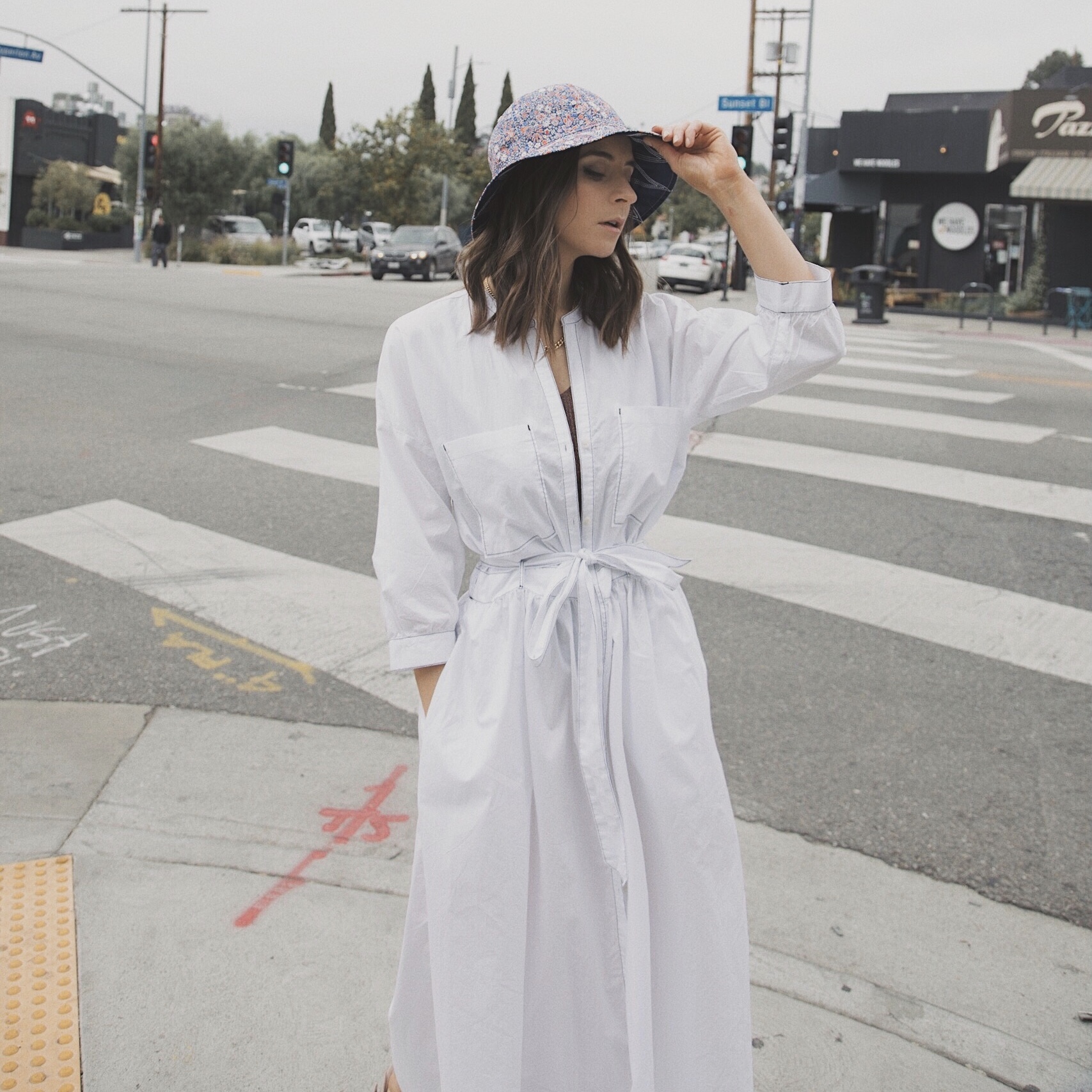 Summer hats 2019: Visor hat, bucket hat, ribbon straw hat, raw edge straw bar. Your summer essentials edited by Julia Comil French fashion blogger in Los Angeles