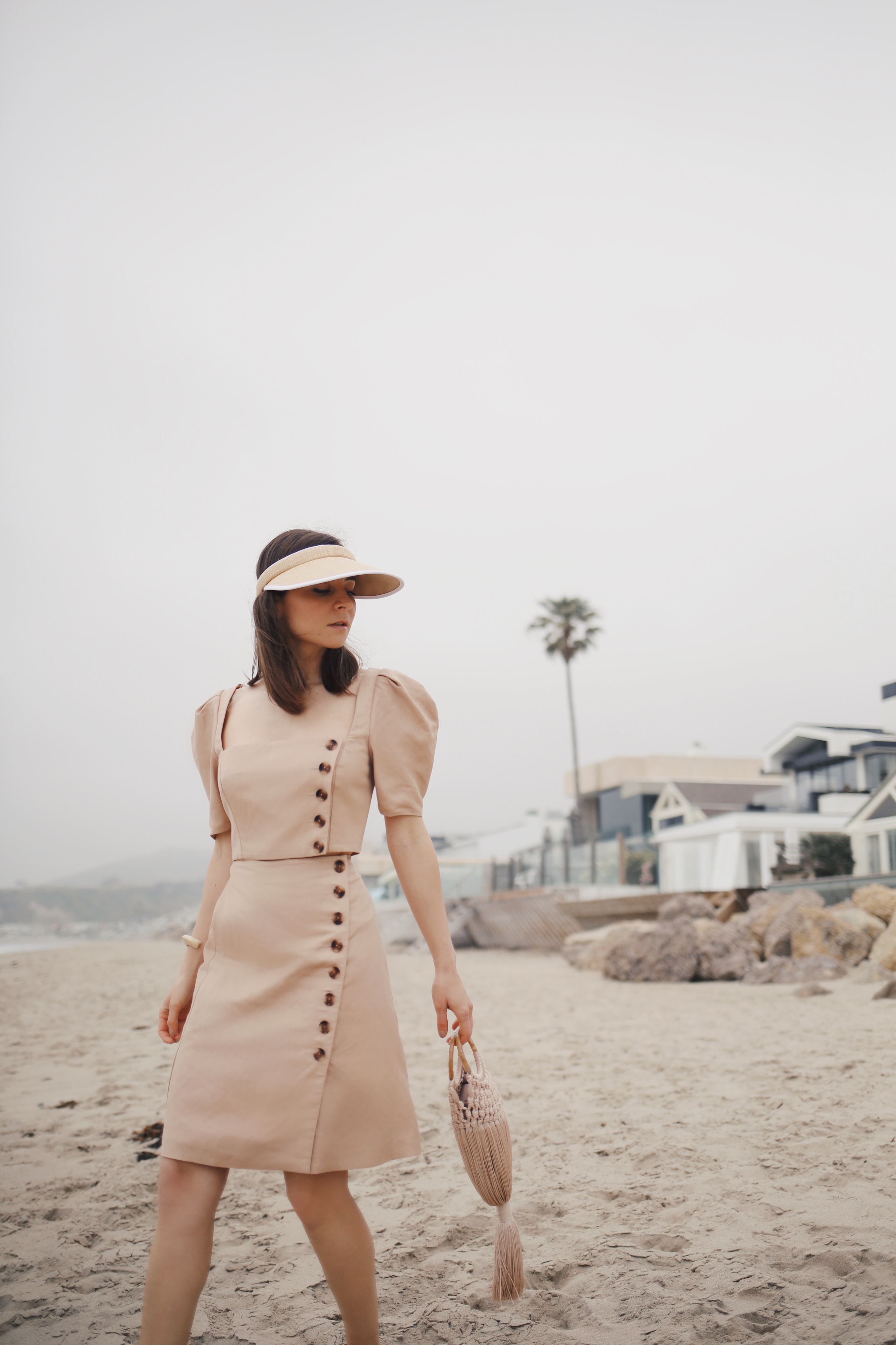 Summer hats 2019: Visor hat, bucket hat, ribbon straw hat, raw edge straw bar. Your summer essentials edited by Julia Comil French fashion blogger in Los Angeles