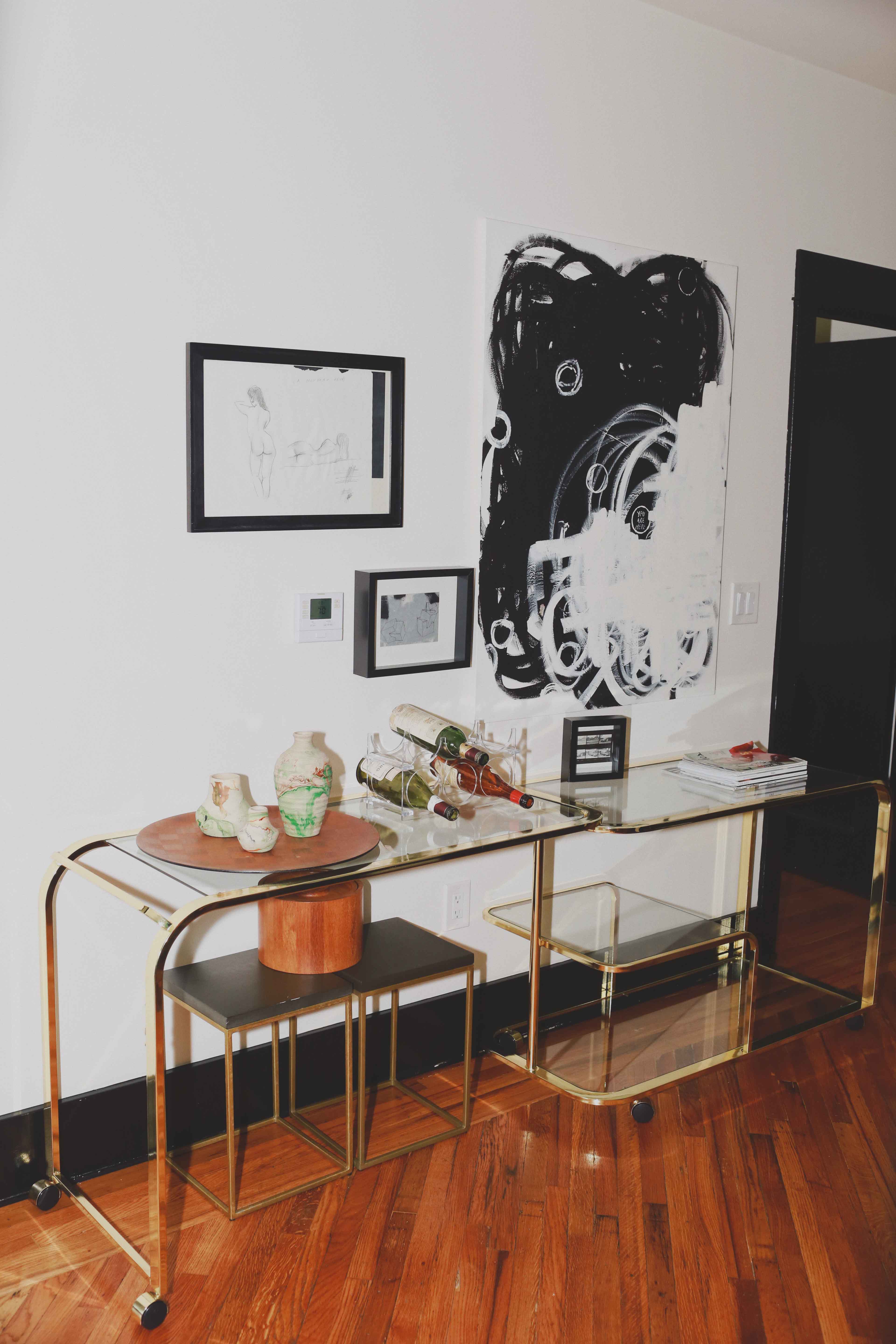 Discover the hidden gem Hotel Covell: a small luxury boutique hotel in Los Angeles. Parisian vibes and opulant rooms: Hotel Covell is a luxury independent hotel for short / long term stay. Review by French Fashion Blogger Julia Comil.