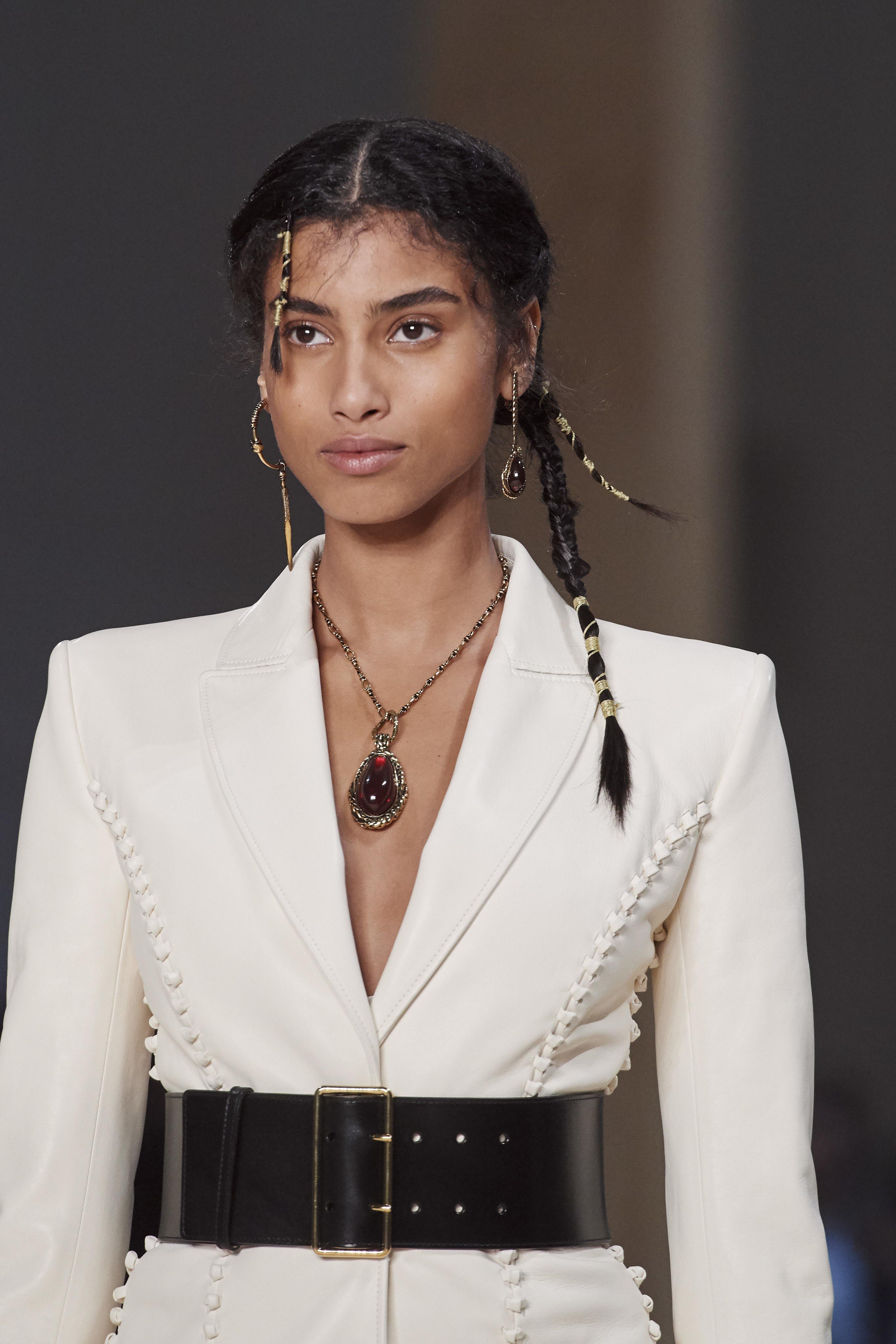 Alexander Mc Queen Spring Summer 2020 SS2020 trends runway coverage Ready To Wear Vogue beauty