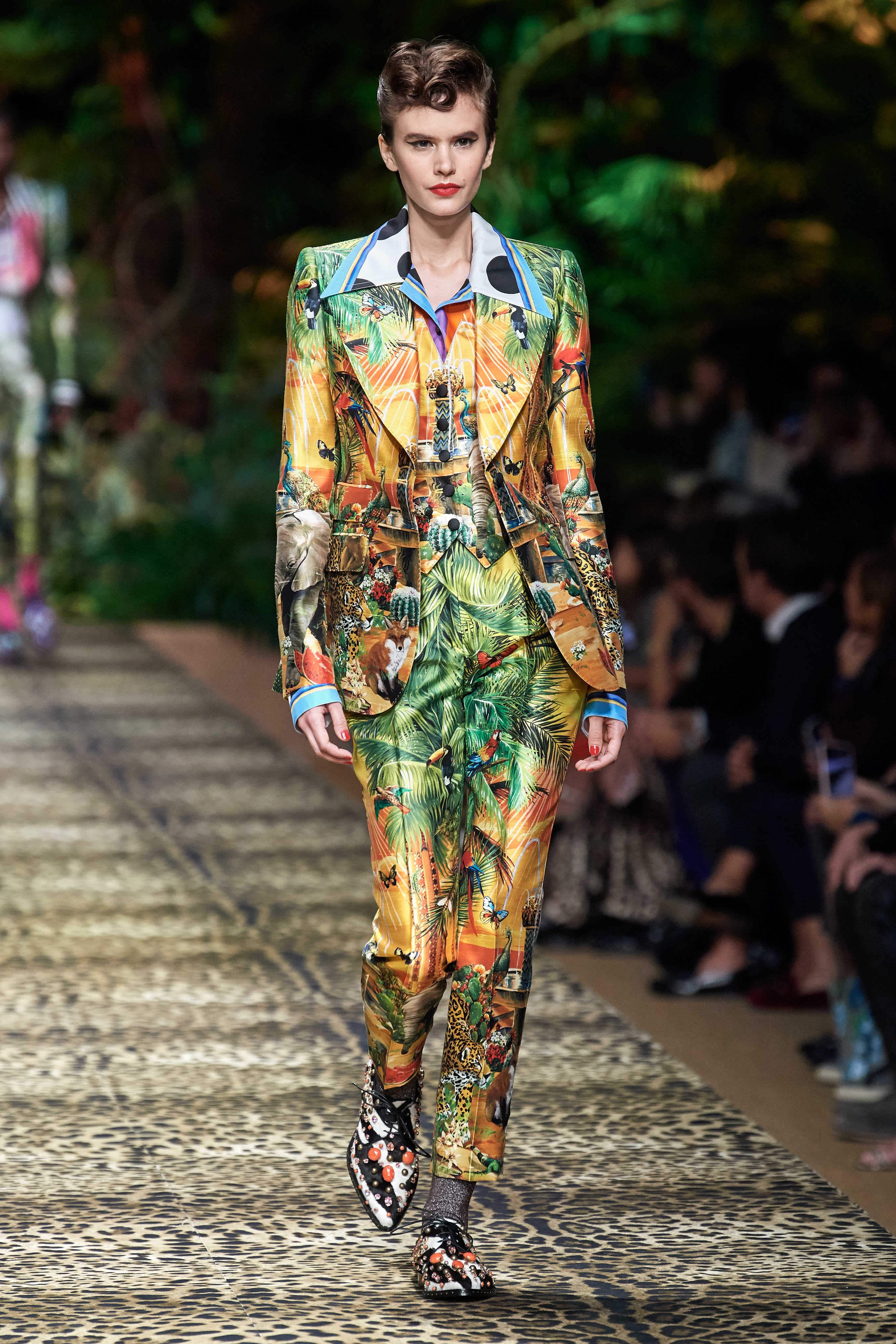 Dolce & Gabanna Spring Summer 2020 SS2020 trends runway coverage Ready To Wear Vogue collar