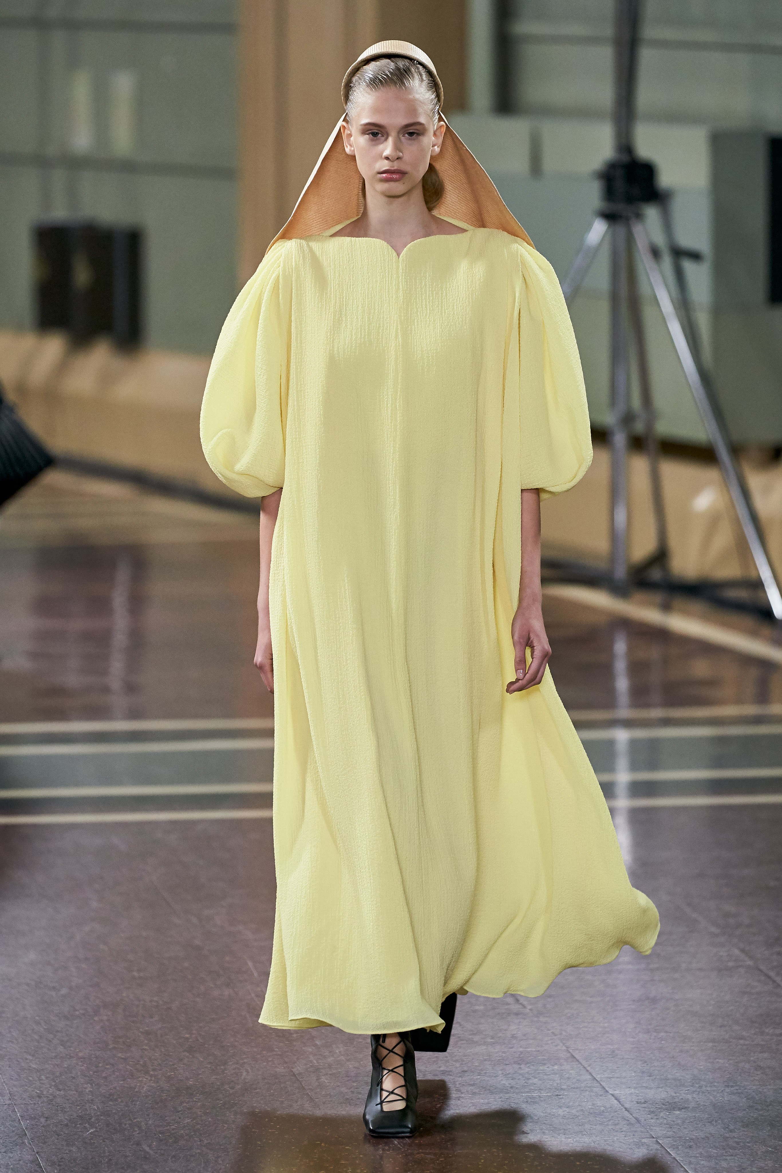 Emilia Wickstead Spring Summer 2020 SS2020 trends runway coverage Ready To Wear Vogue yellow monochrome