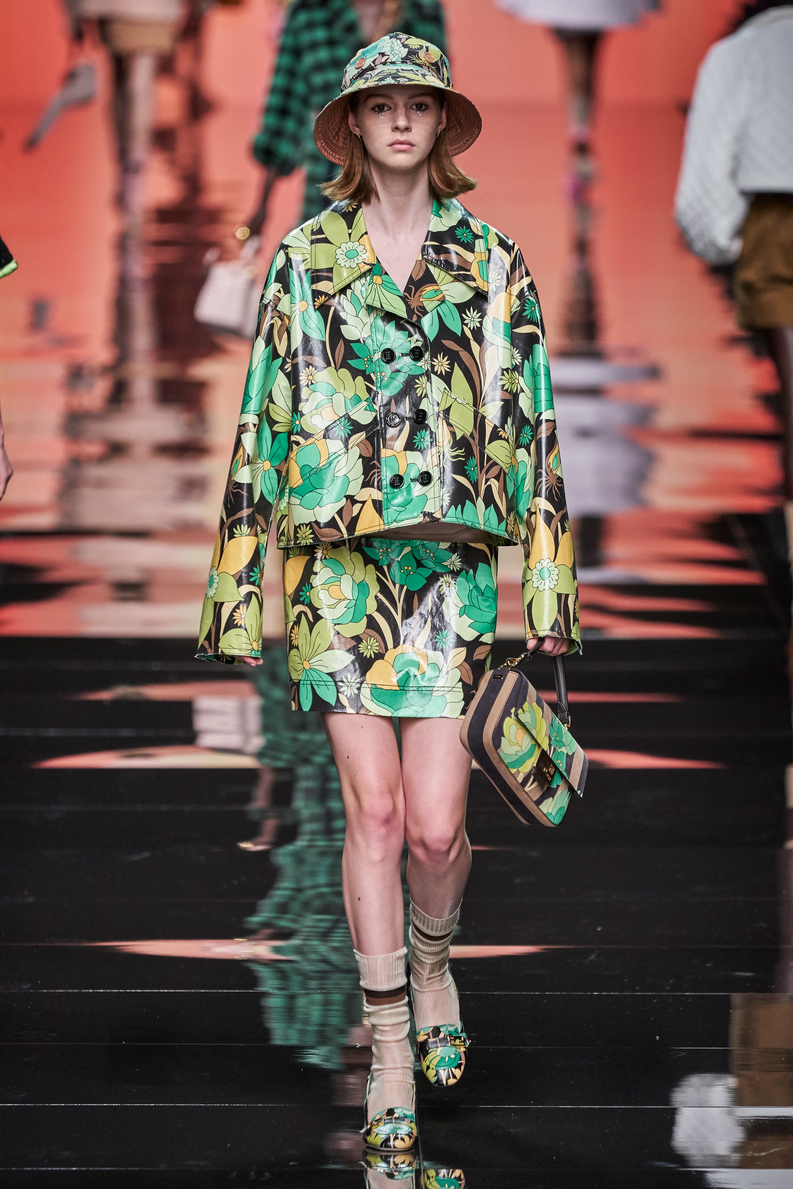 Fendi Spring Summer 2020 SS2020 trends runway coverage Ready To Wear Vogue 60s wallpaper