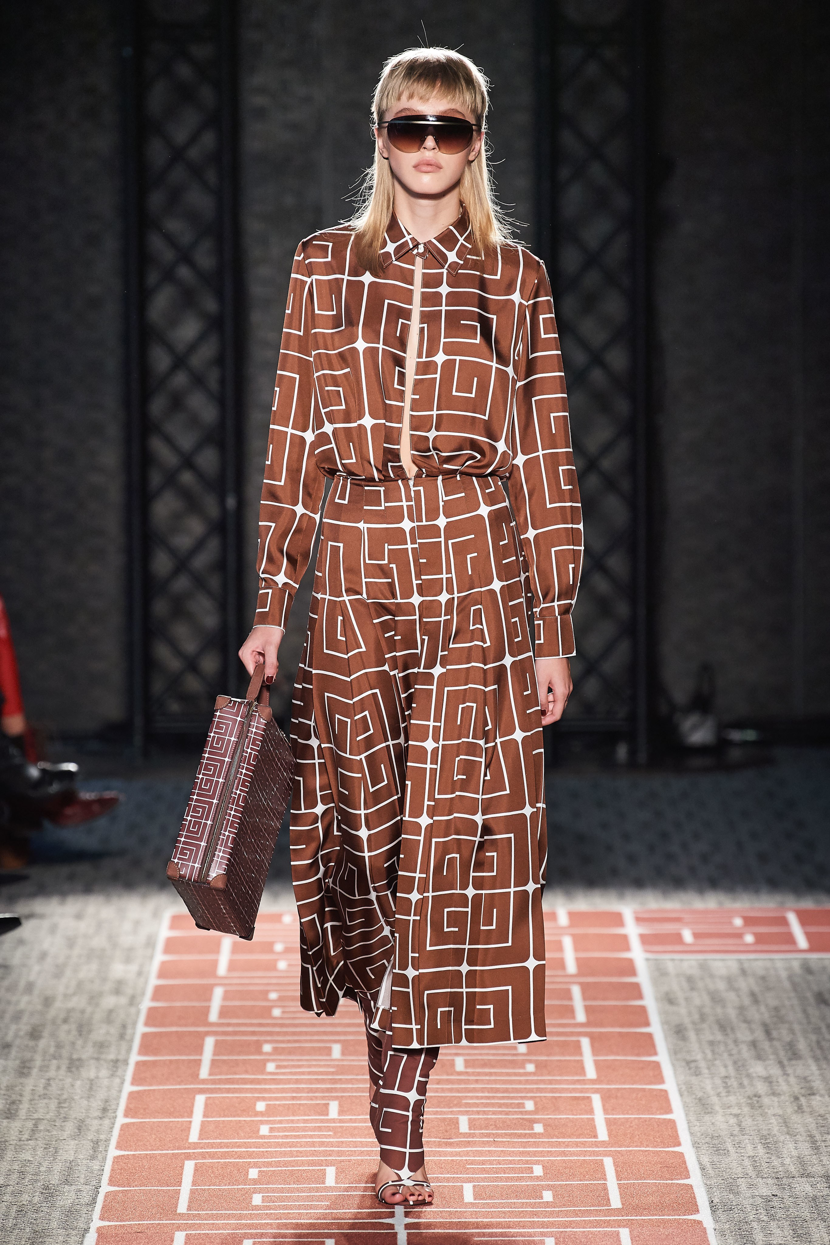 Guy Laroche Spring Summer 2020 SS2020 trends runway coverage Ready To Wear Vogue 60s wallpaper