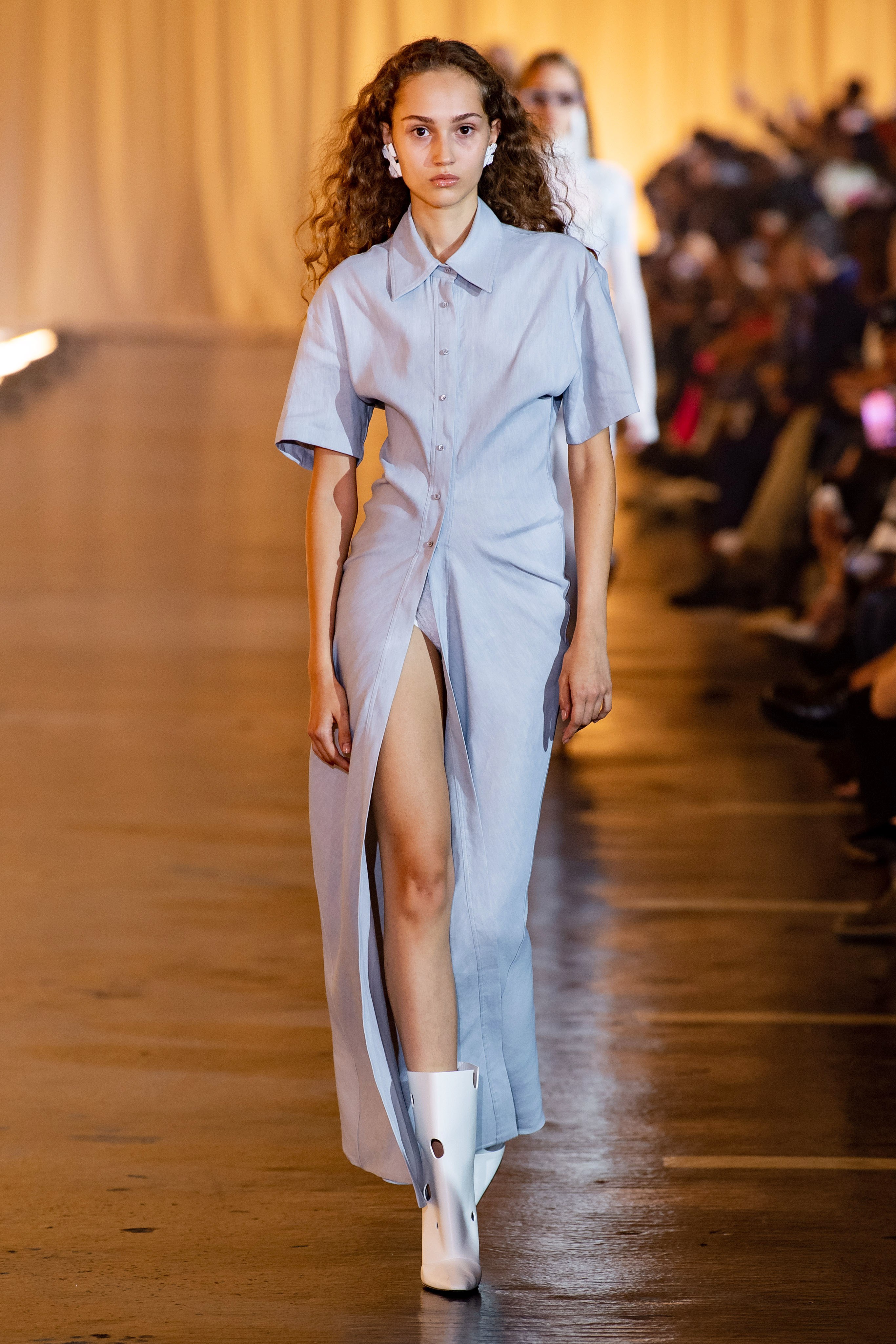 Off White Spring Summer 2020 SS2020 trends runway coverage Ready To Wear Vogue leg slit leg gate