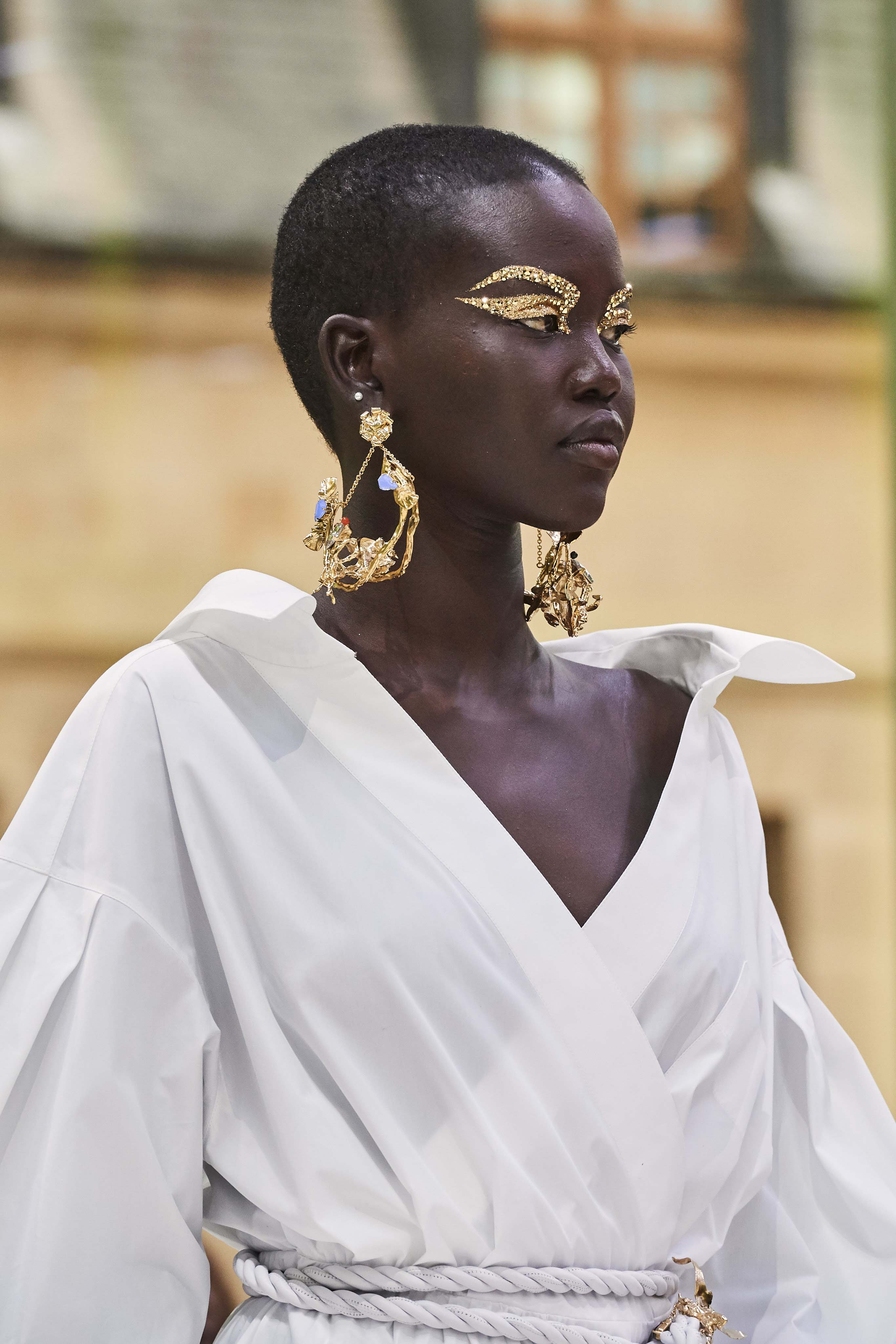 Valentino Givenchy Spring Summer 2020 SS2020 trends runway coverage Ready To Wear Vogue details make up