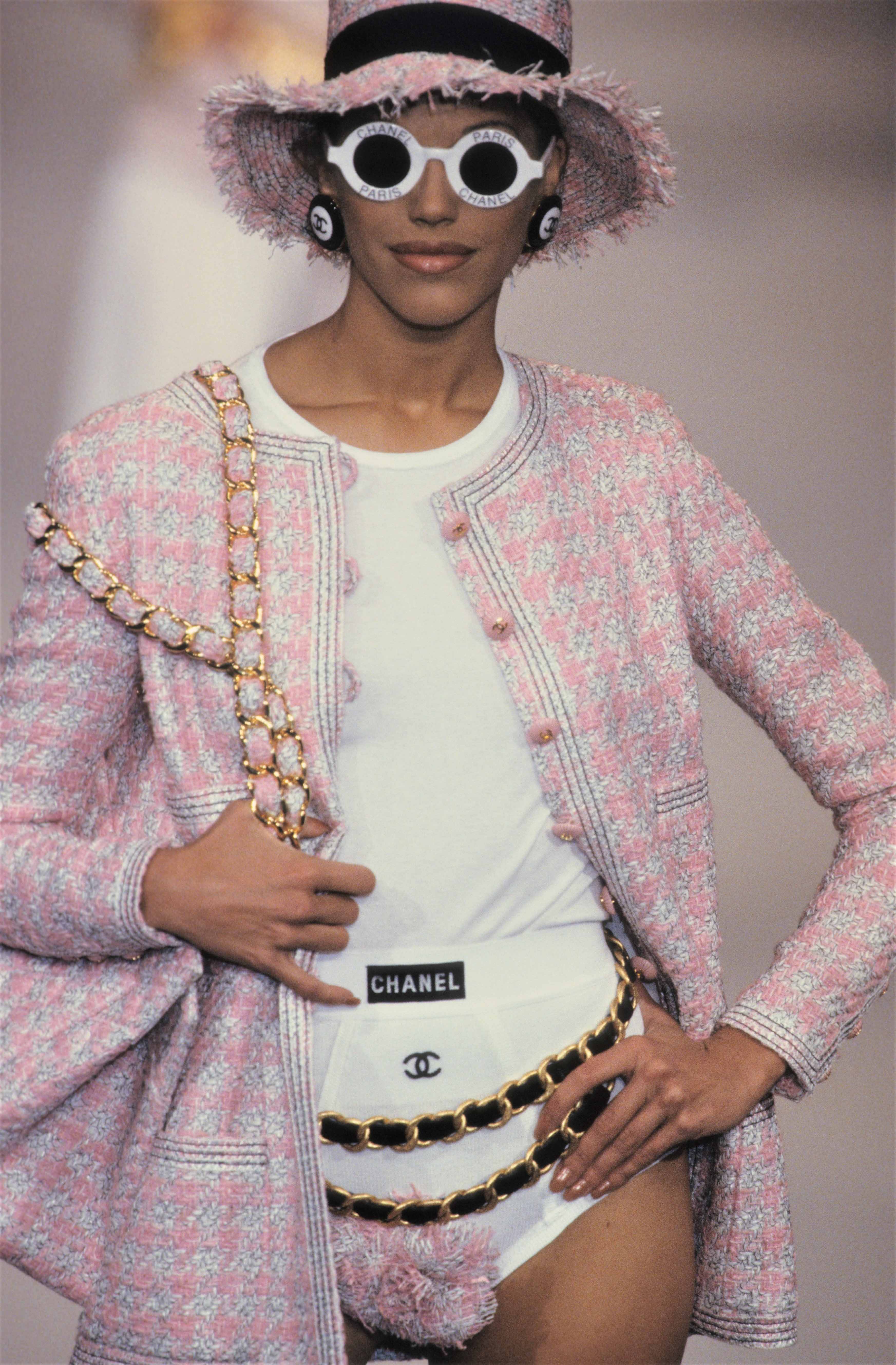 chanel in the 90's - chanel -spring-1993-ready-to-wear-details-Img012567-emma-sjoberg-wiklund