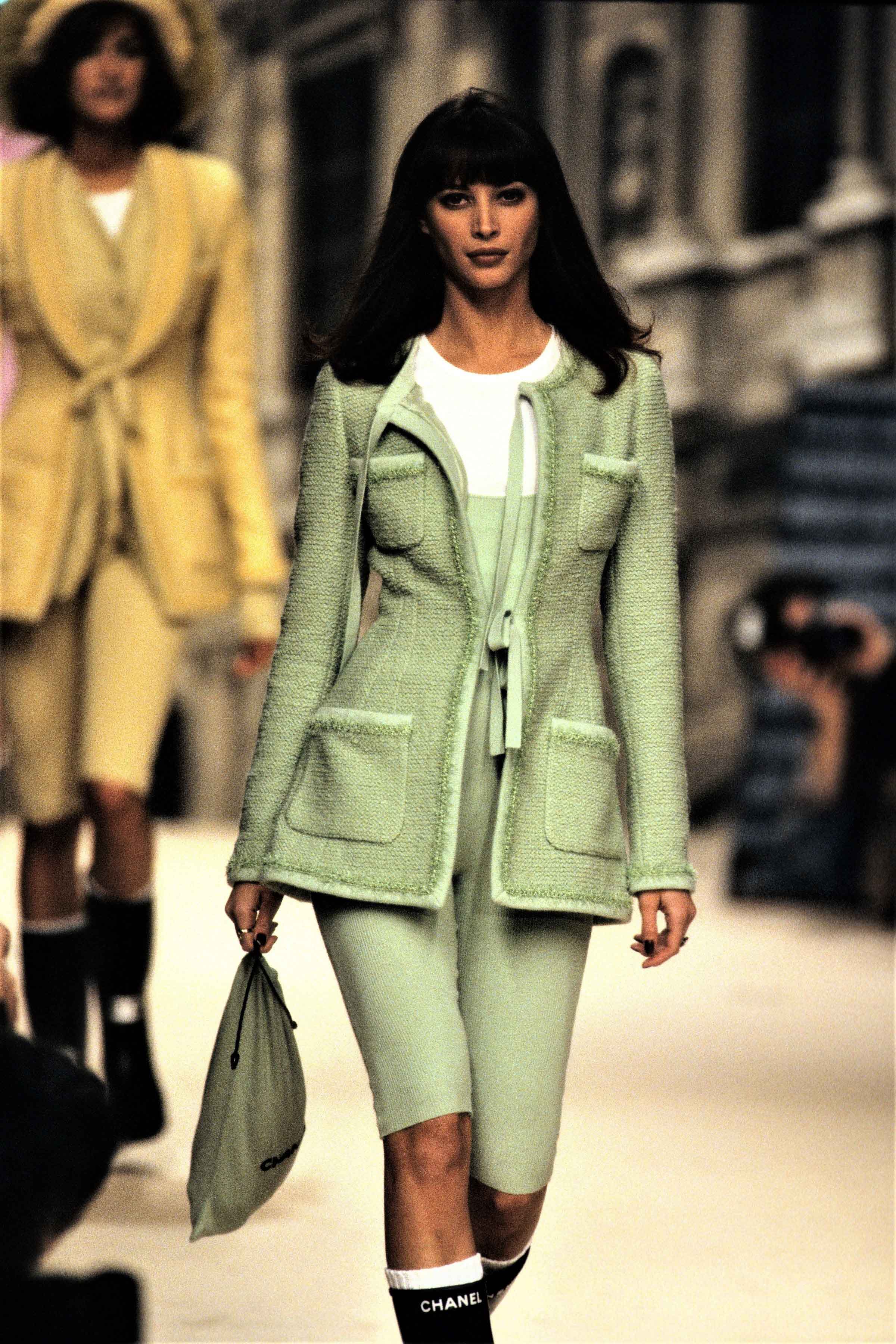 chanel in the 90's -chanel-fall-1994-ready-to-wear-CN10010313-christy-turlington fashion in the 90's