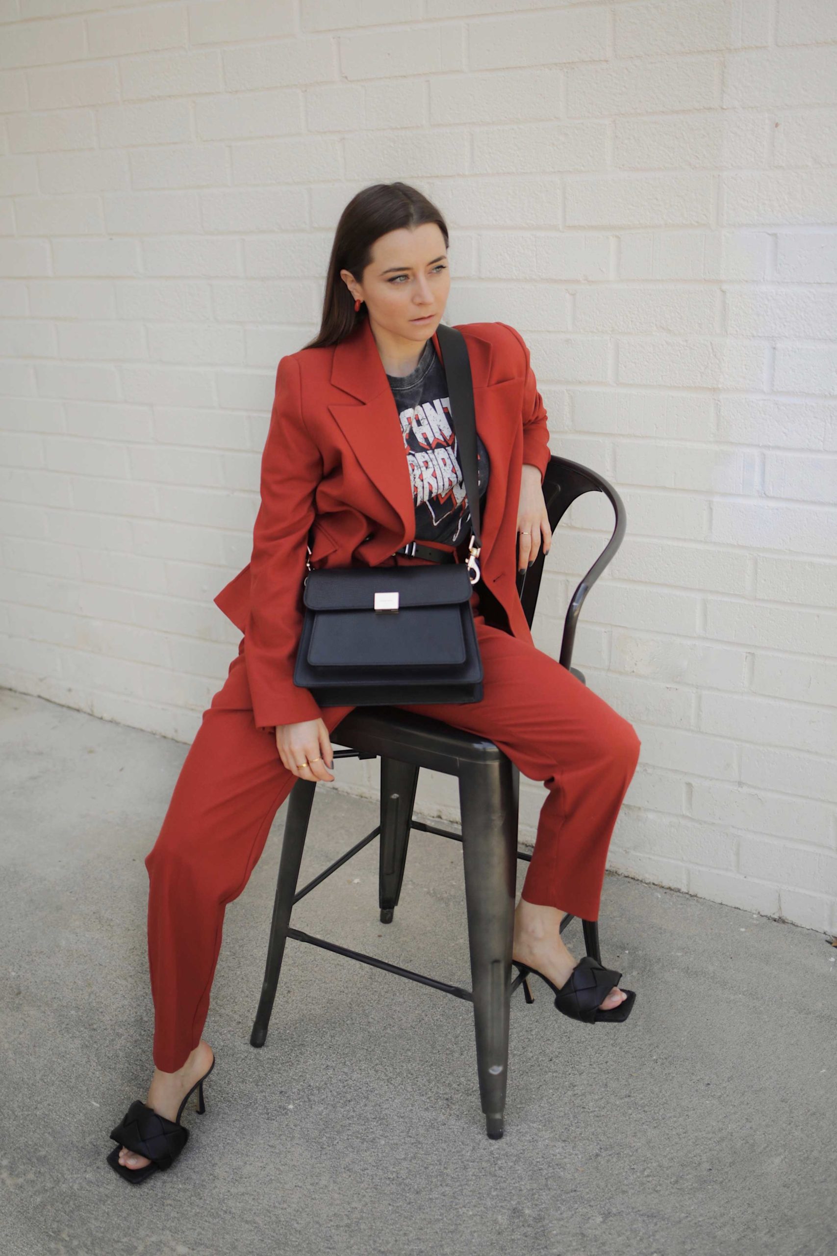 Best 10 pieces for an it girl. All these pieces are on sale on Anine Bing website red suit and black croc bag