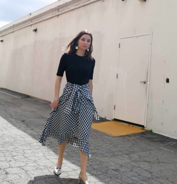 French girl style: Best French fashion brands to wear every day Spring Summer 2020 Maje and Sandro. Discover the latest French fashion labels inside the French girl's closet. Blog post by the French fashion blogger Julia Comil based in Los Angeles - French style topic - Maje