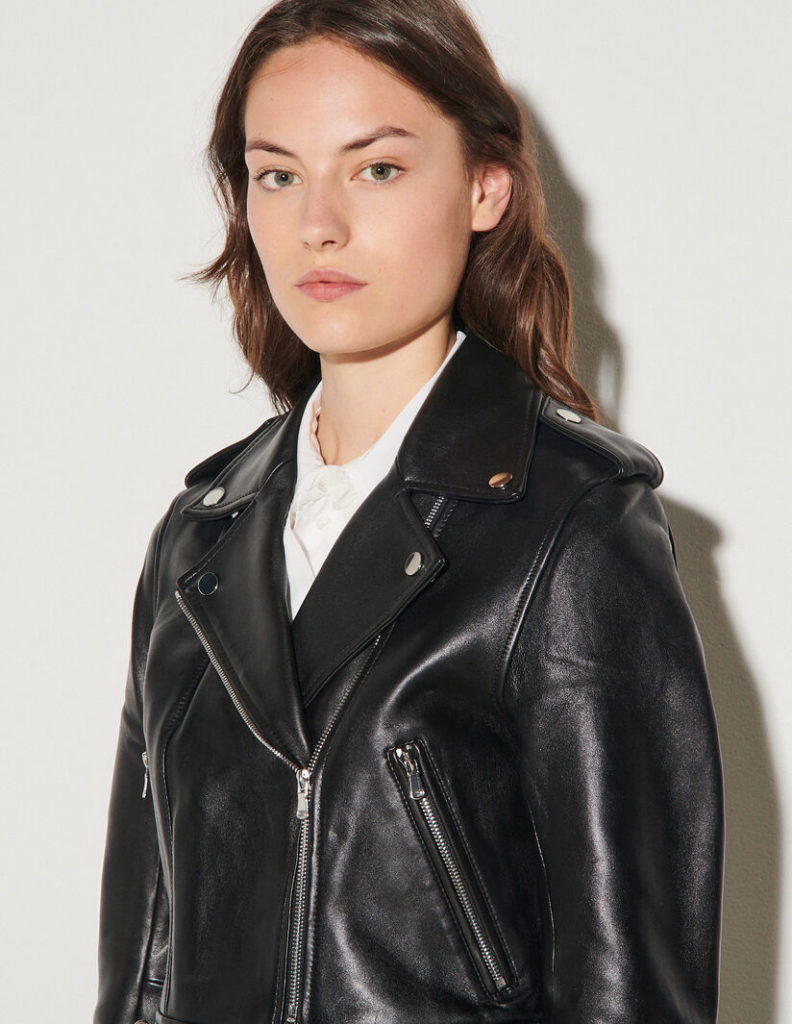 The perfecto: The black leather jacket for women The leather biker jacket is a French staple: timeless and effortless chic! Selection of the best premium leather jackets Sandro. #sandro #blackleatherjacket #womensleatherjacket #wardrobestaples #minimalstyle #effortlesschic #frenchgirlstyle #lestylealafrancaise #theparisguru #leatherjacket #womenswear #bikerjacket