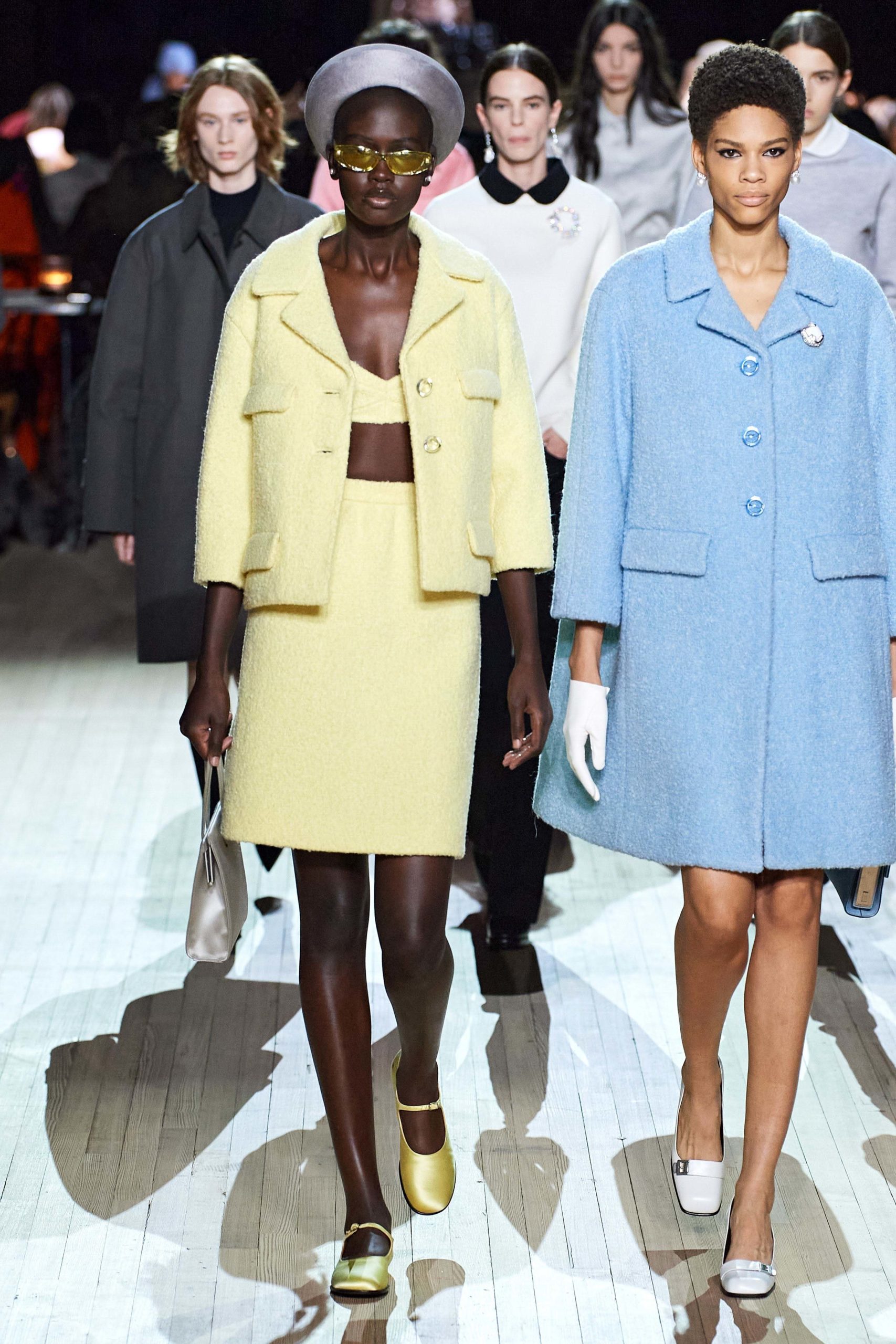Marc Jacobs Fall 2020 trends runway coverage Ready To Wear Vogue tailleur jupe yellow skirt suit