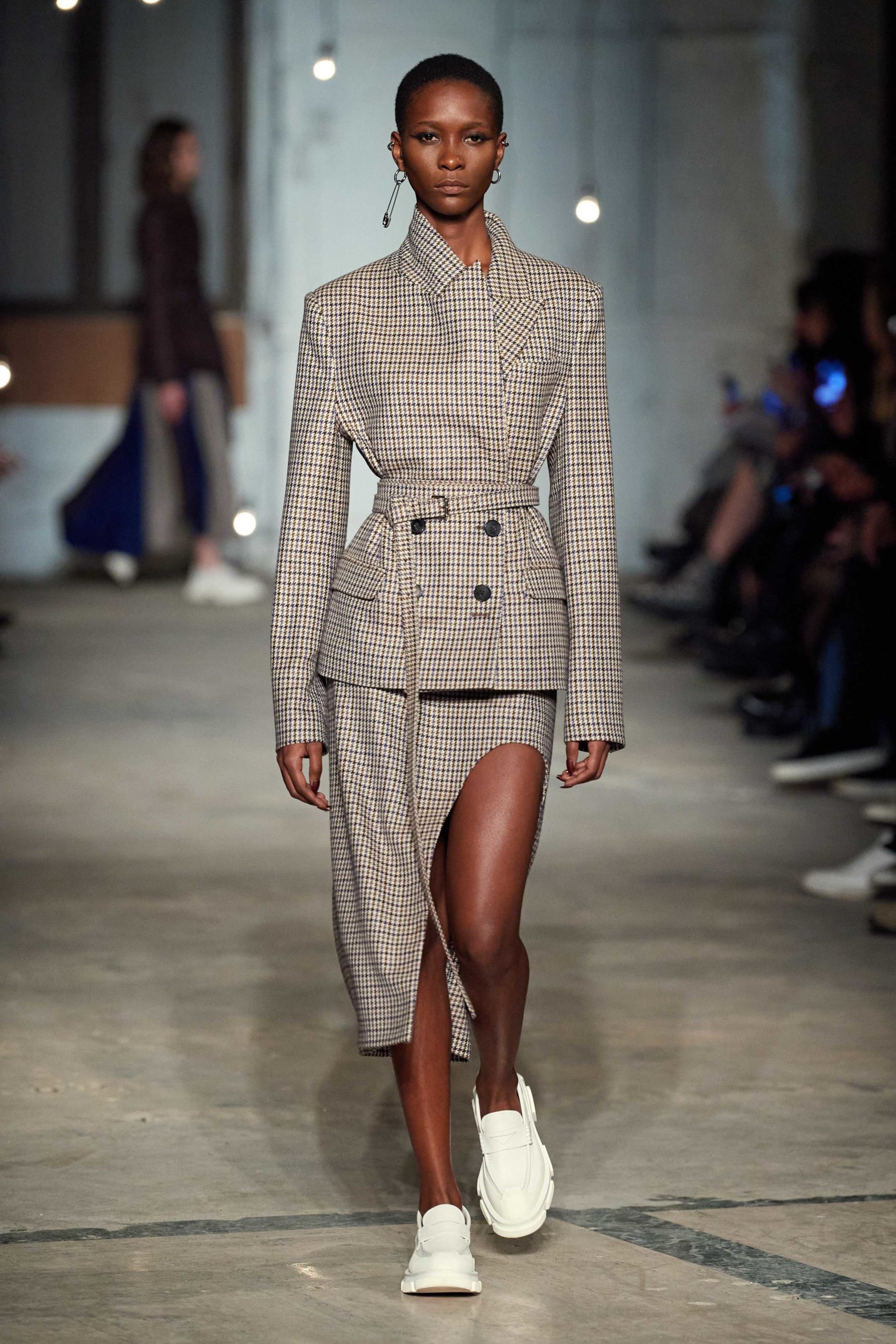 Monse Fall 2020 trends runway coverage Ready To Wear Vogue like shoulder cut out tailleur jupe skirt suit