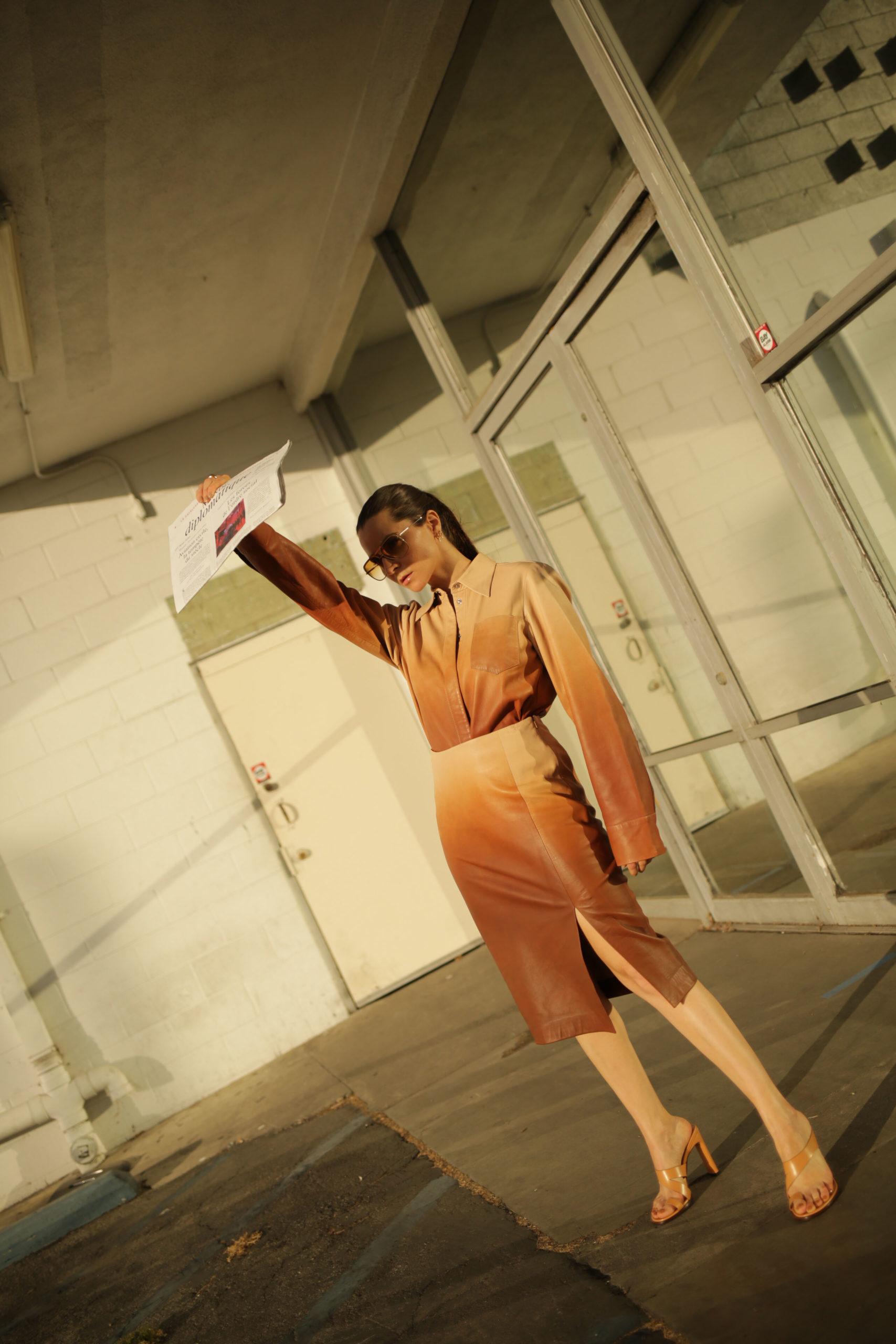 pre fall 2020 fashion outfits dorothee schumacher caramel monochrome leather tamara mellon sandals sunglasses victoria beckham