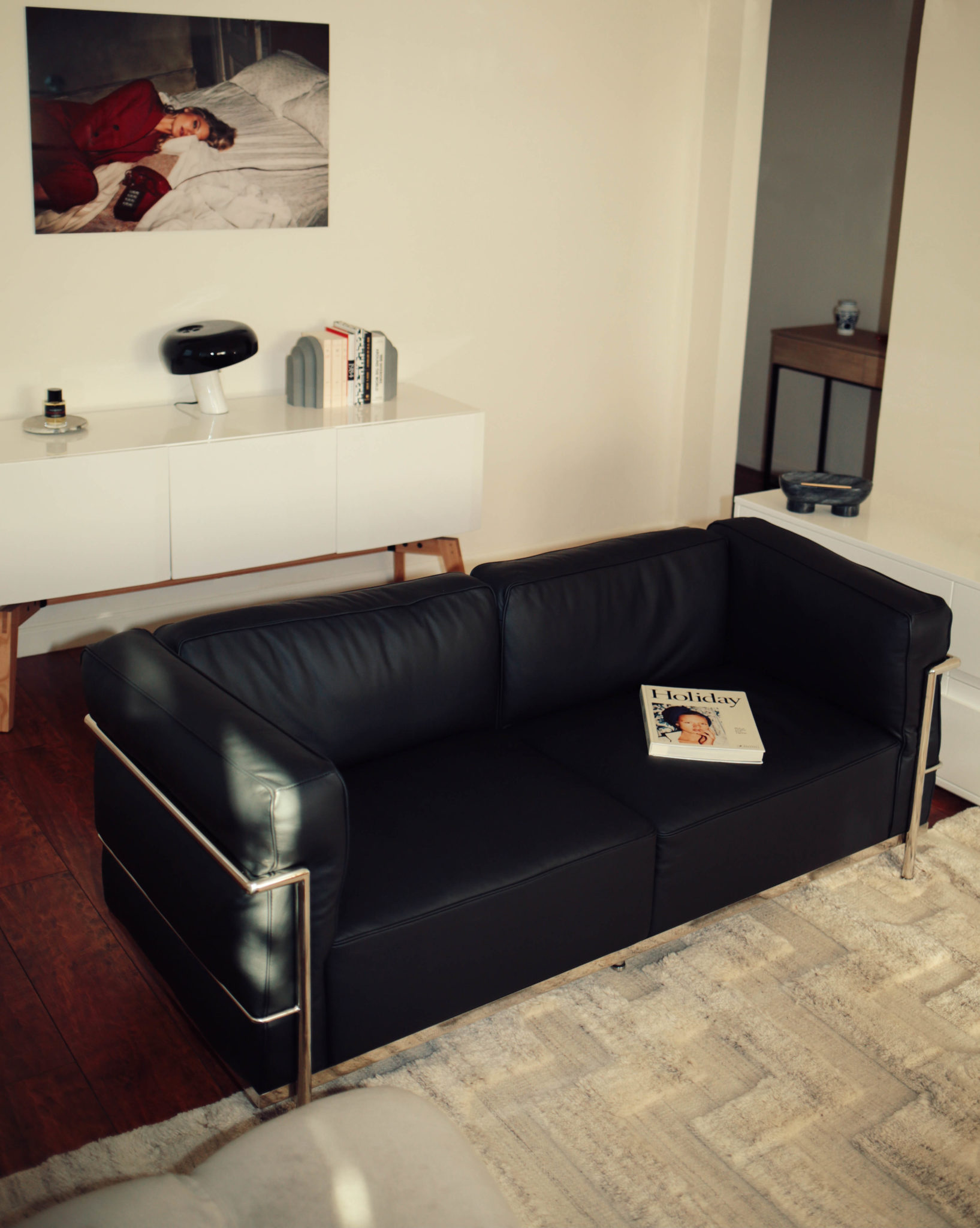 Modern furniture Eternity Modern sofa review Le Corbusier LC3 reproduction Mode Rsvp