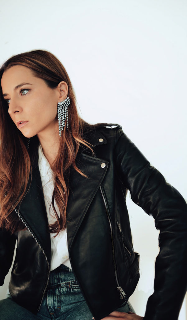 Black leather jacket for women - Julia Comil French fashion influencer wearing the Zig leather jacket by Sezane