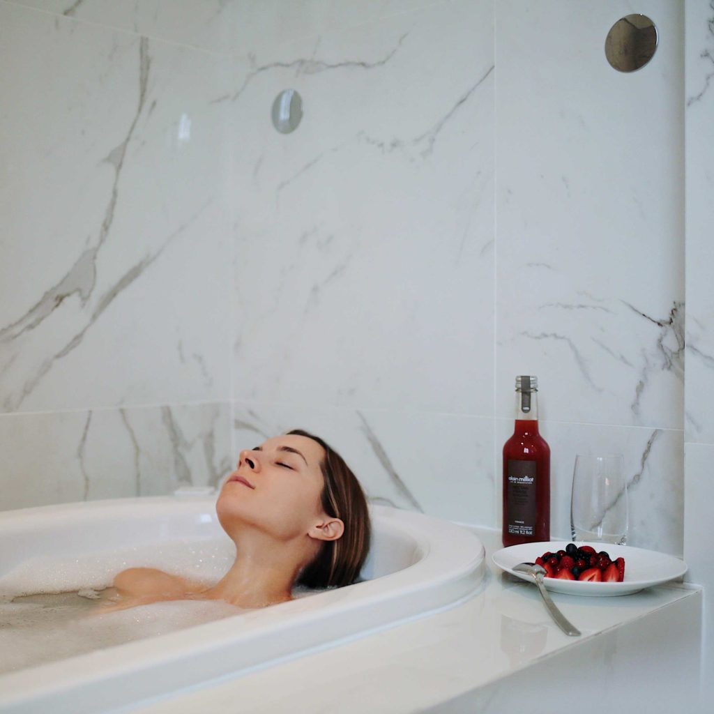 Hotel-Hyatt-Paris-Madeleine-Review-Bathroom-selfcare-selftime-bath
