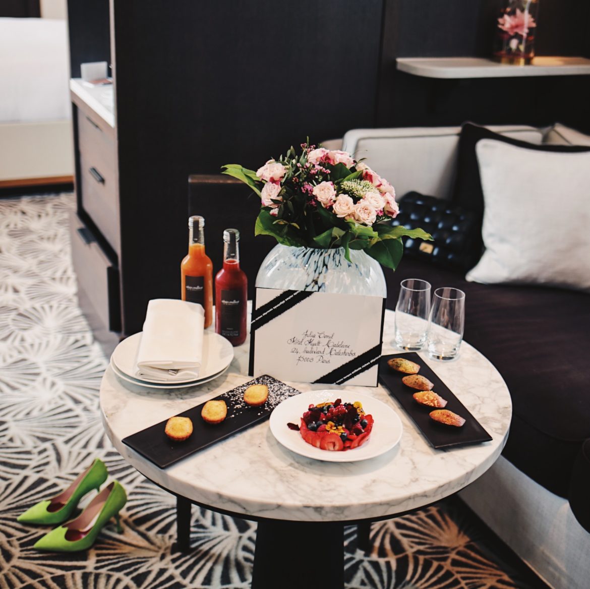 Hotel-Hyatt-Paris-Madeleine-Review-roomservice-luxury-5-star-hotels