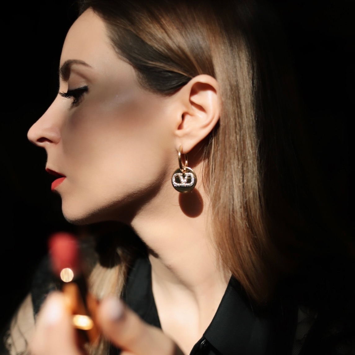 Favorite party jewelry to wear all year long: for a date night, cocktail party, office, casual. Best festive jewelry on Mytheresa.com. Gold logo earrings Valentino worn by Julia Comil luxury fashion influencer #glamstyle #glamourous #luxury #jewelry #holidaystyle #datenightoutfit #valentinesday